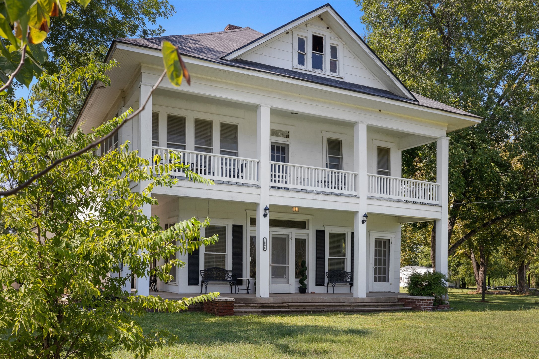 Listing photo 2