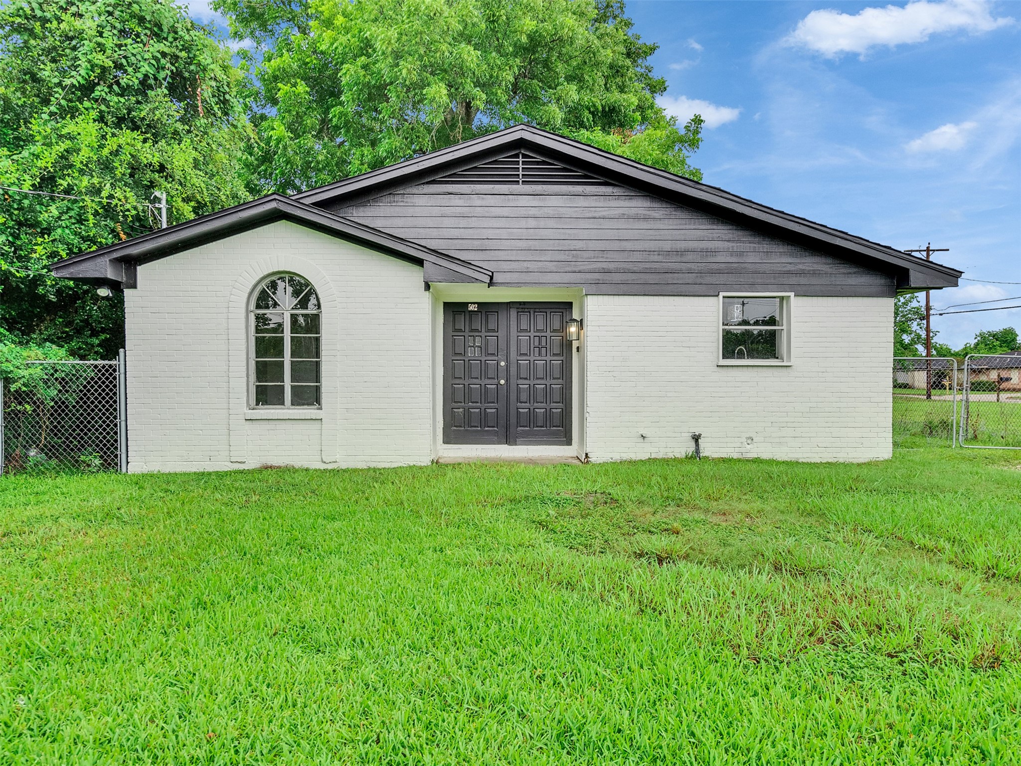 Listing photo 1
