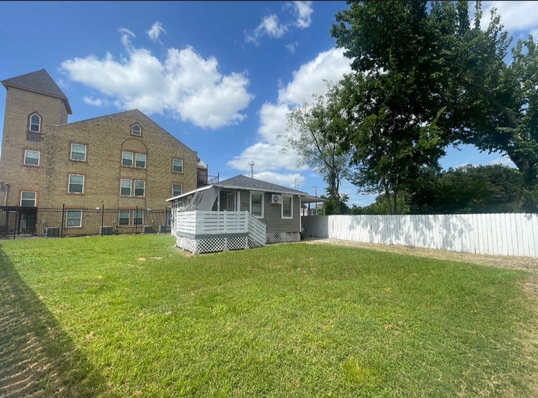 Listing photo 1