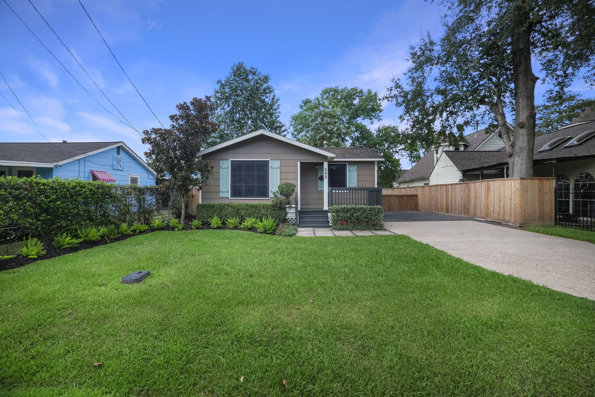 Listing photo 2