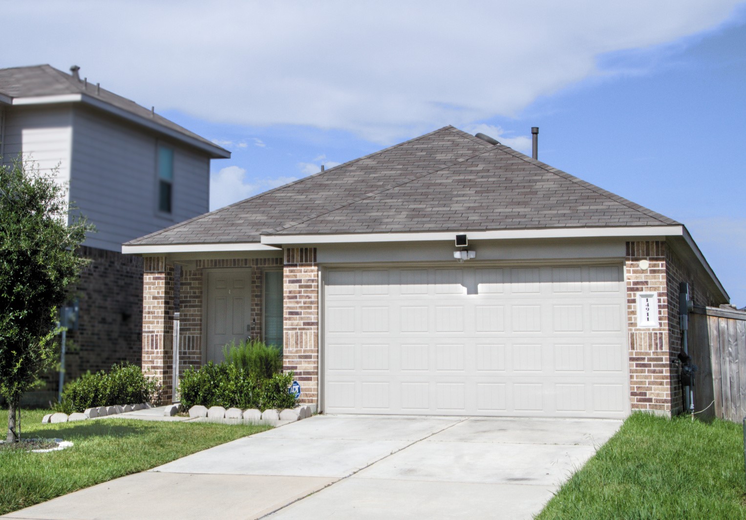 Listing photo 1