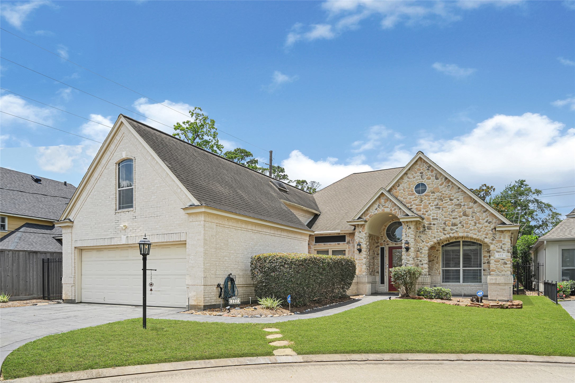 Listing photo 1