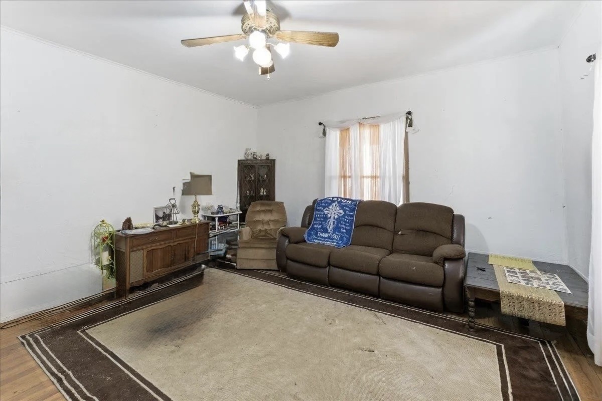 Listing photo 3