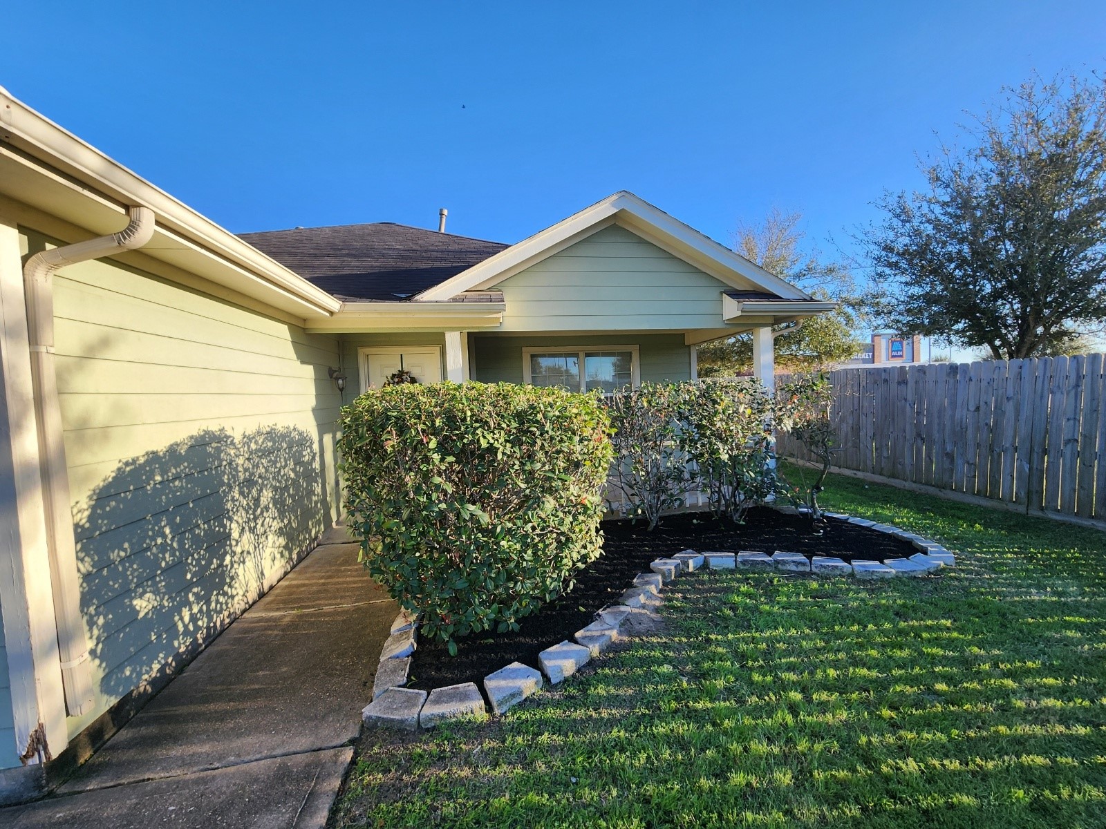 Listing photo 1