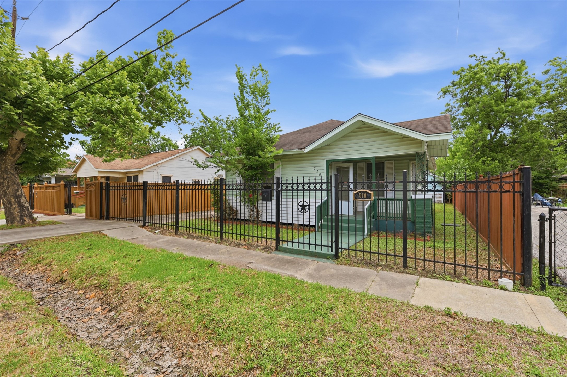 Listing photo 1