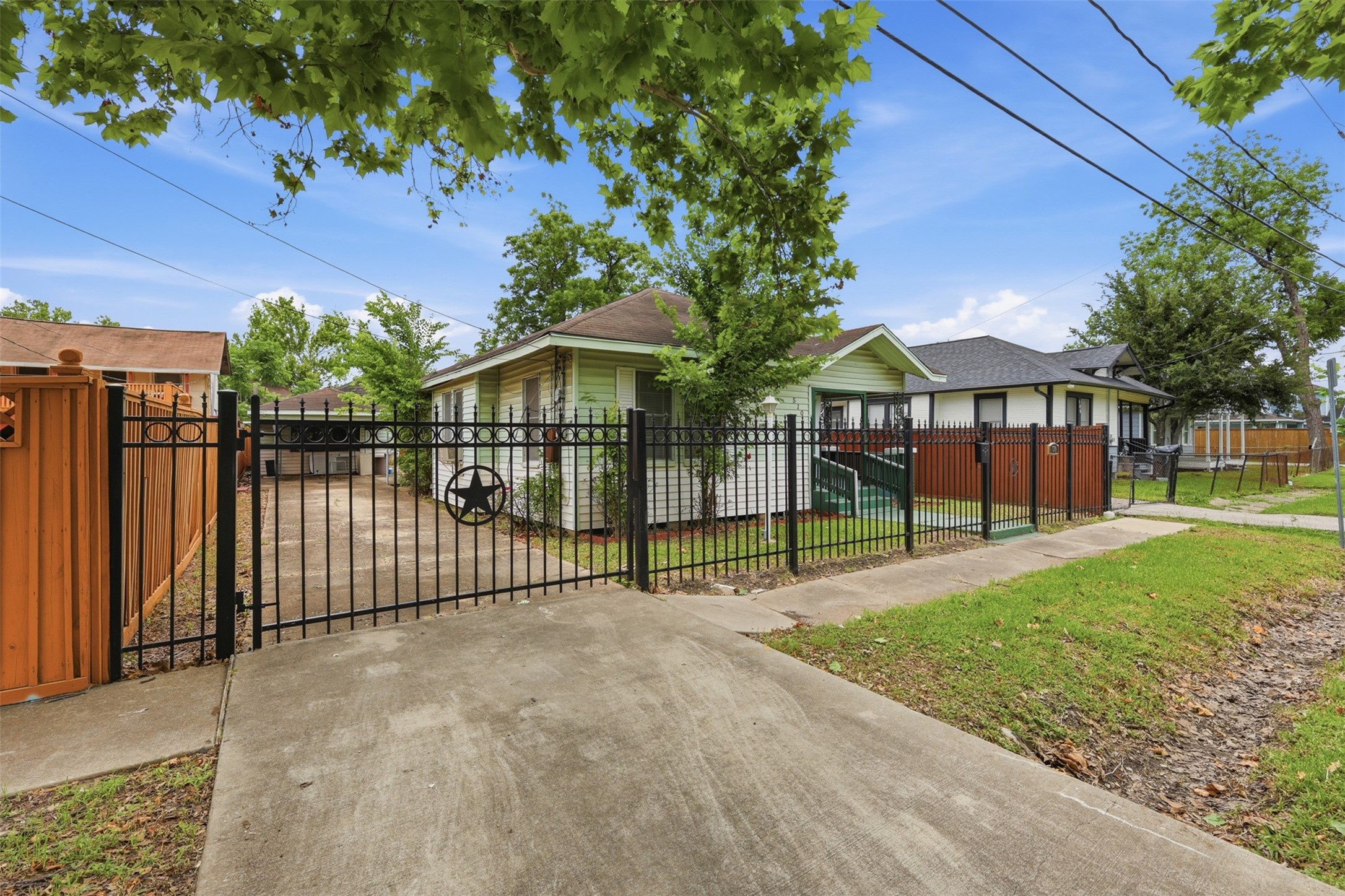 Listing photo 1