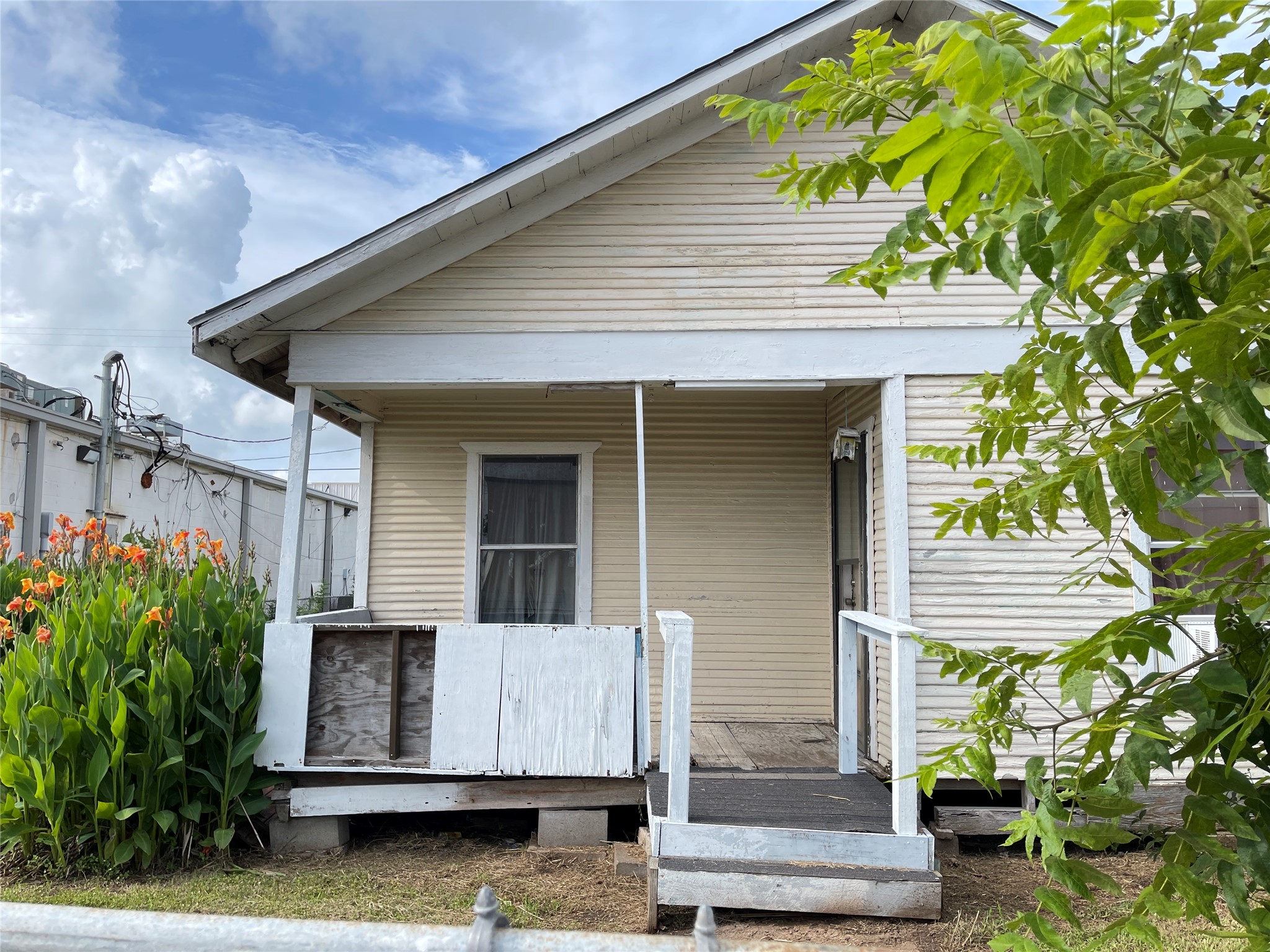 Listing photo 1