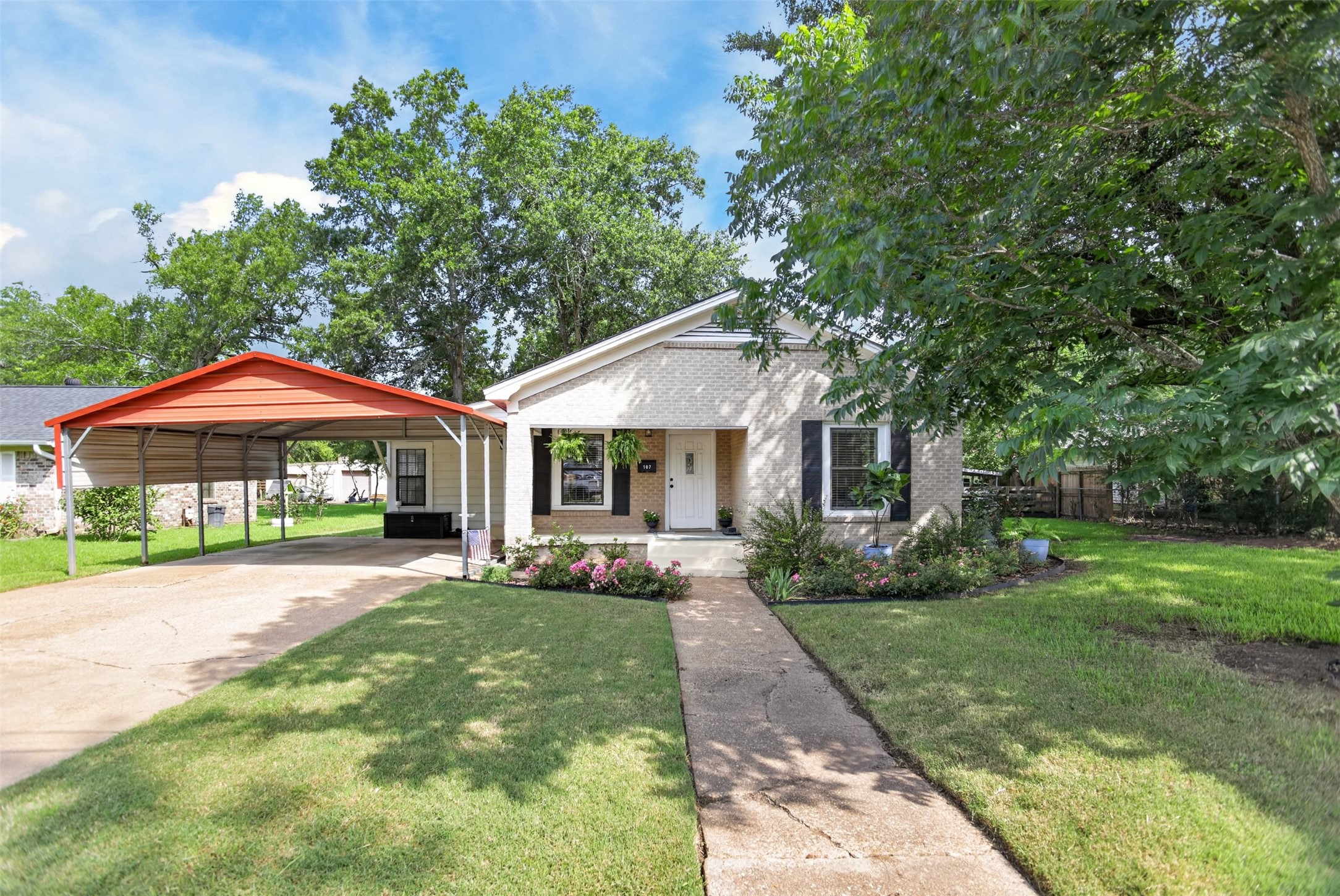 Listing photo 1