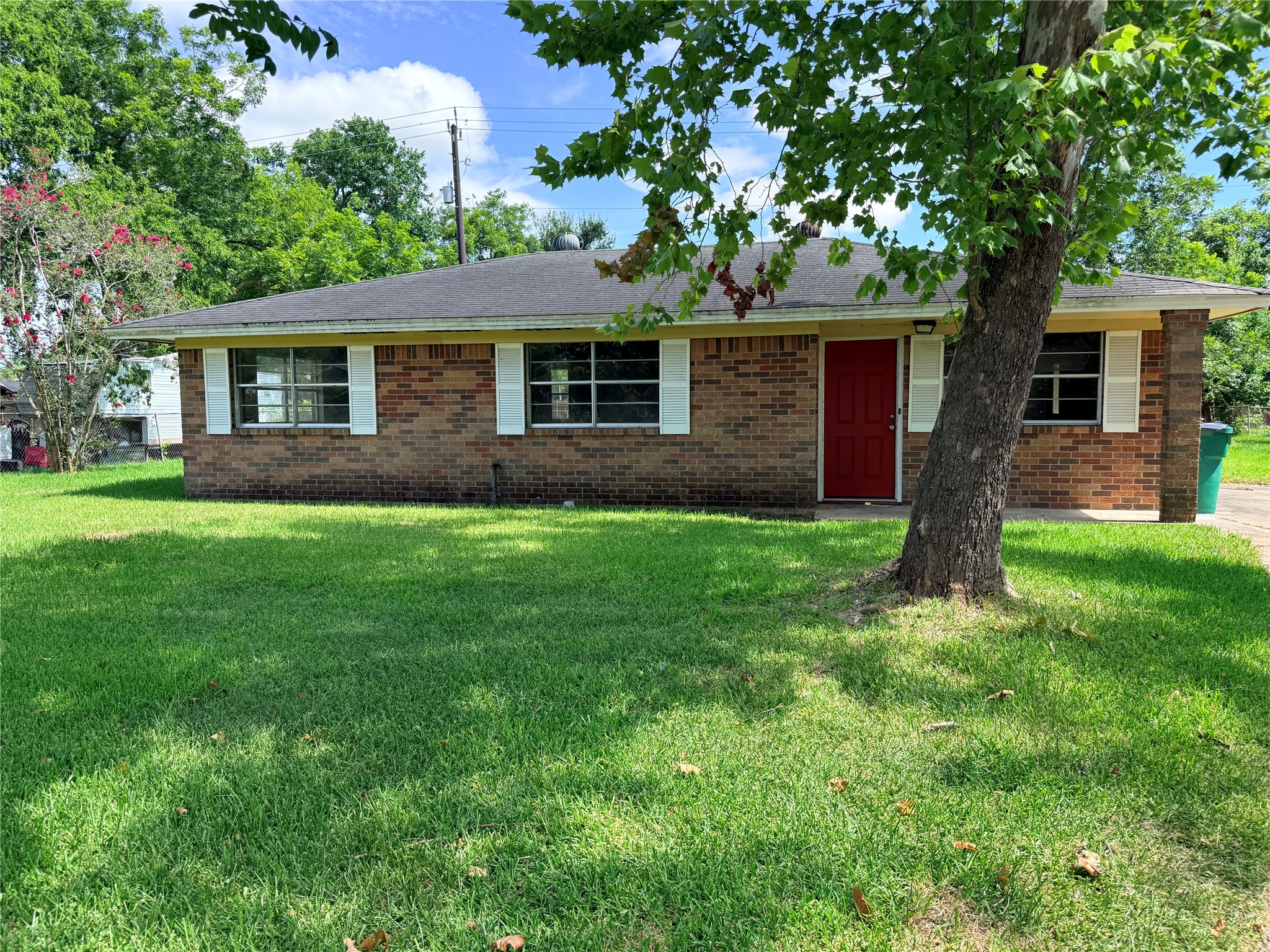 Listing photo 1