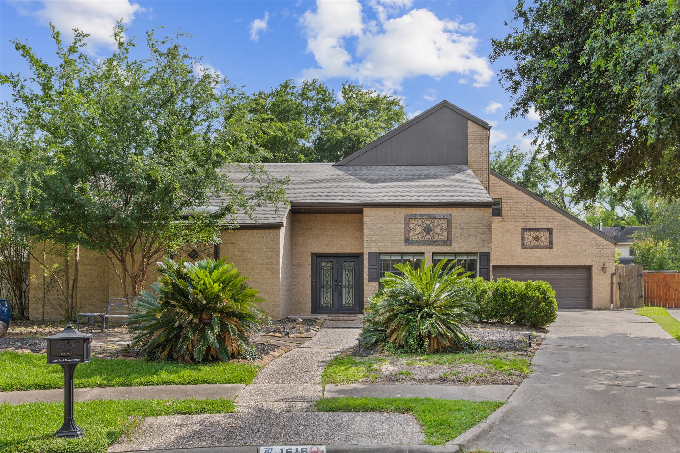 Listing photo 1