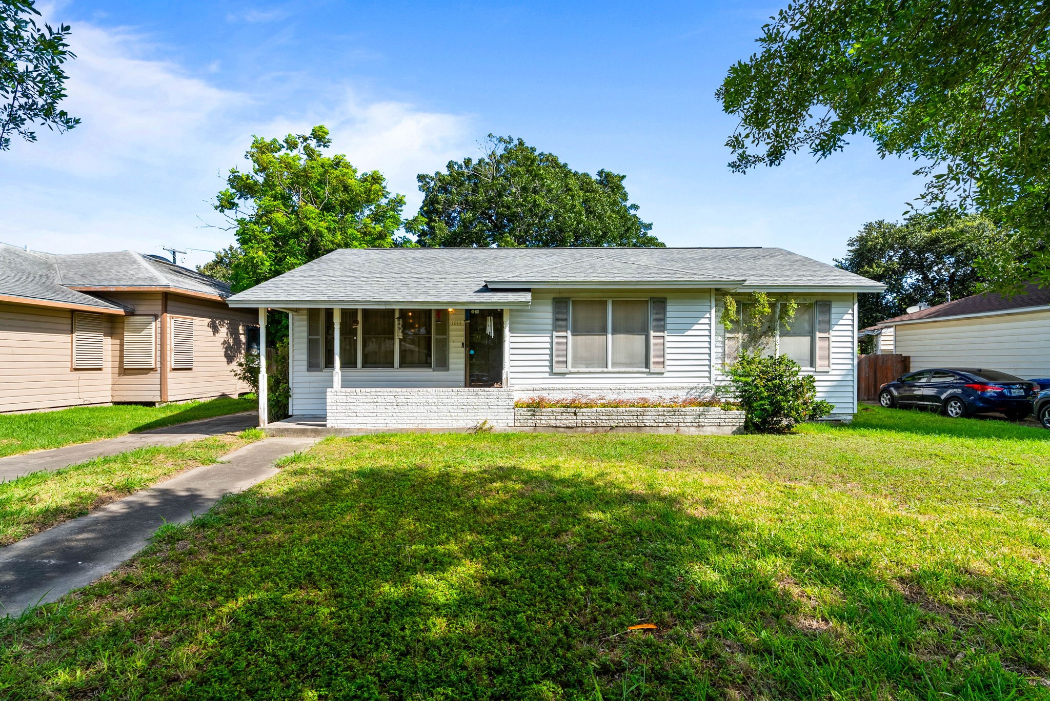 Listing photo 1
