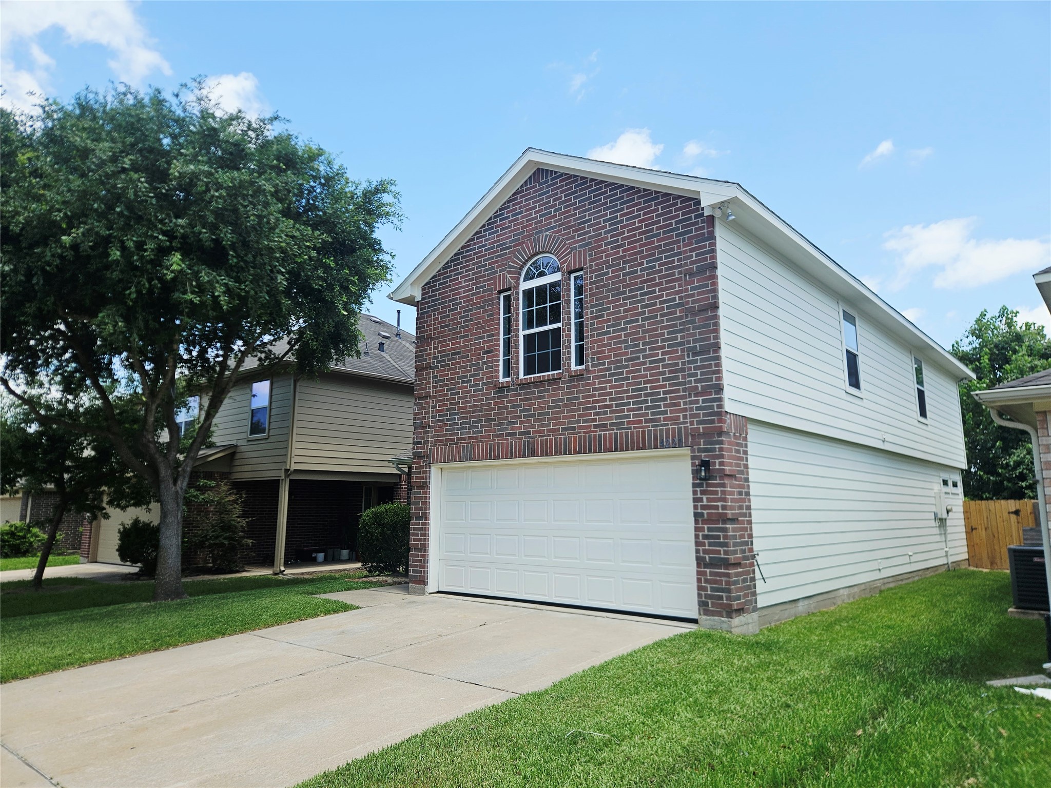 Listing photo 1