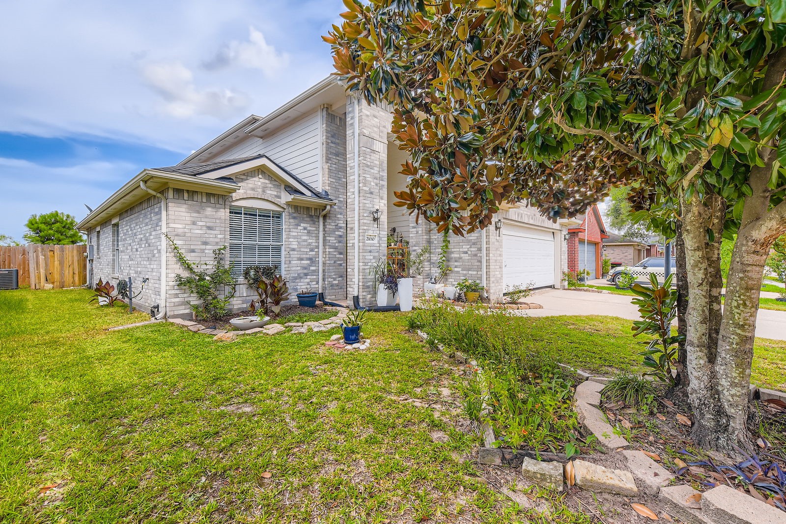 Listing photo 1
