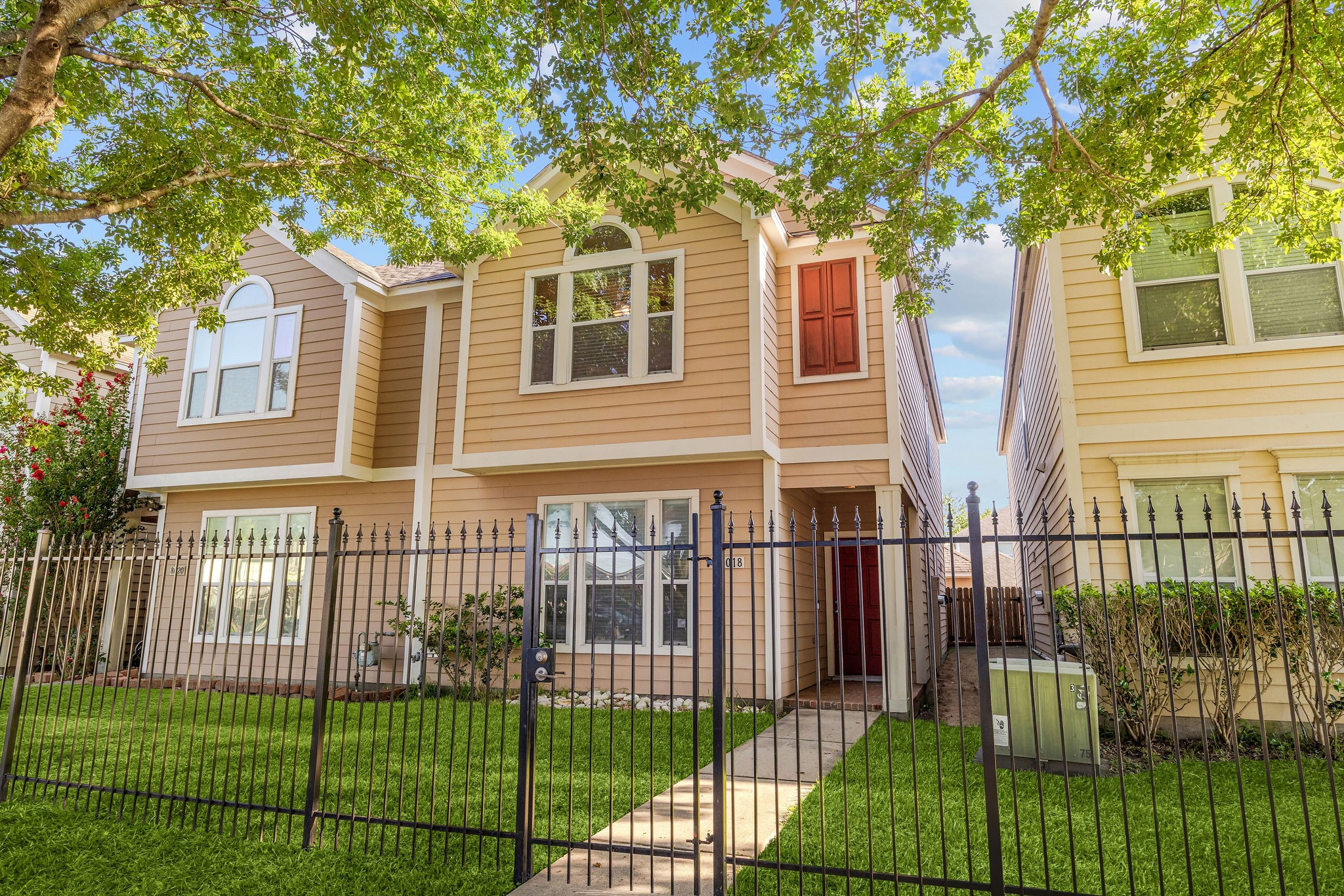 Listing photo 1