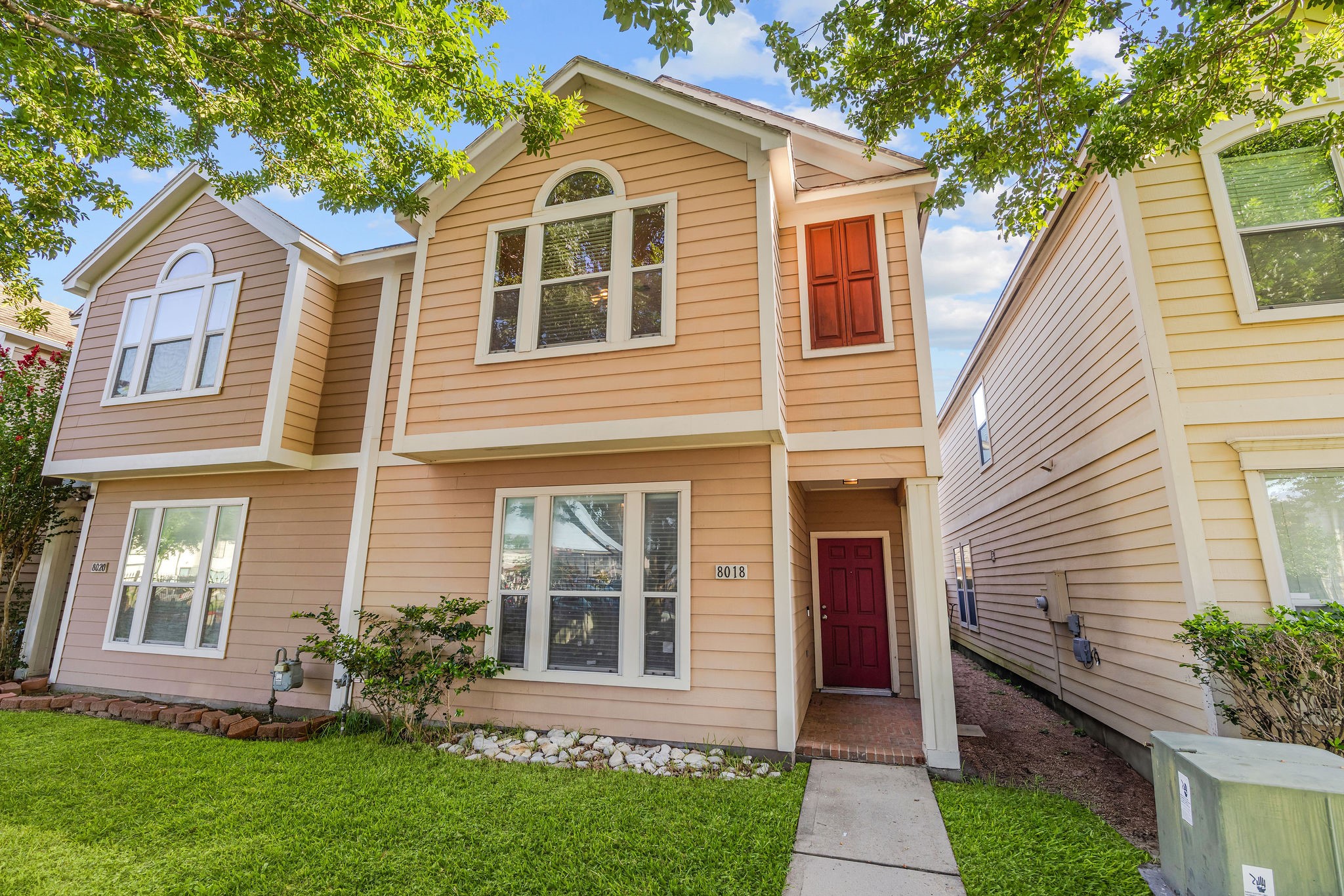 Listing photo 2