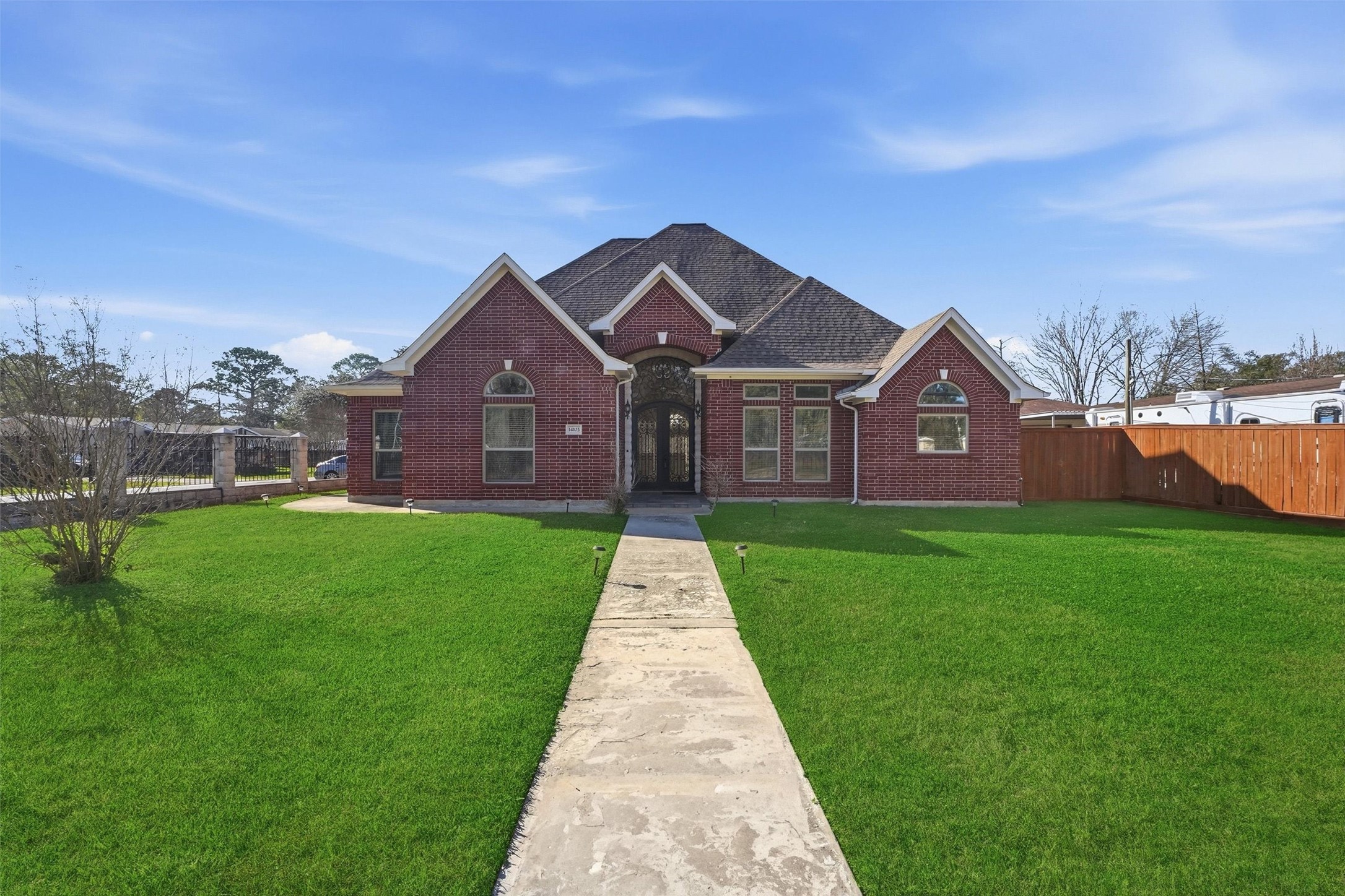 Listing photo 2