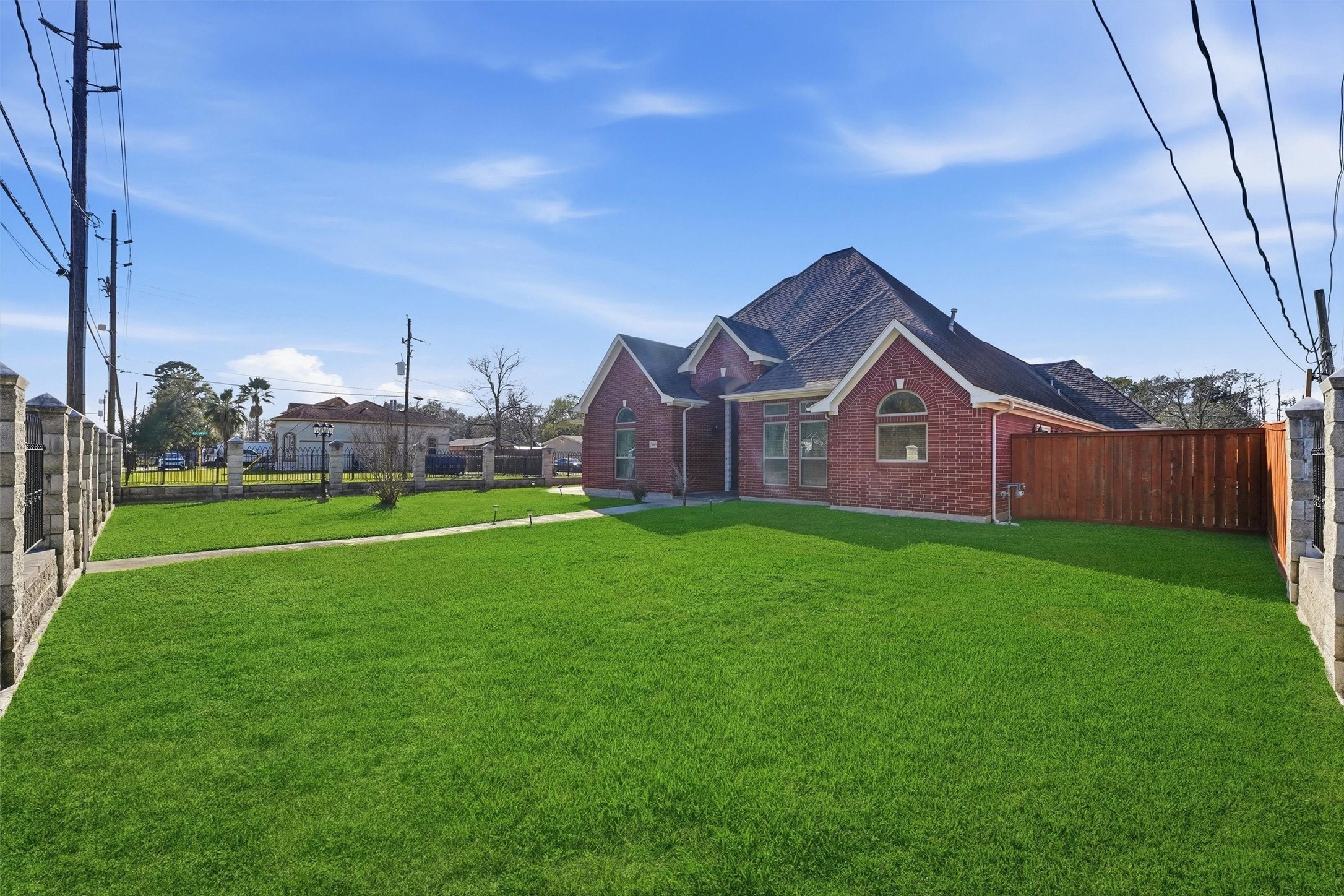 Listing photo 3