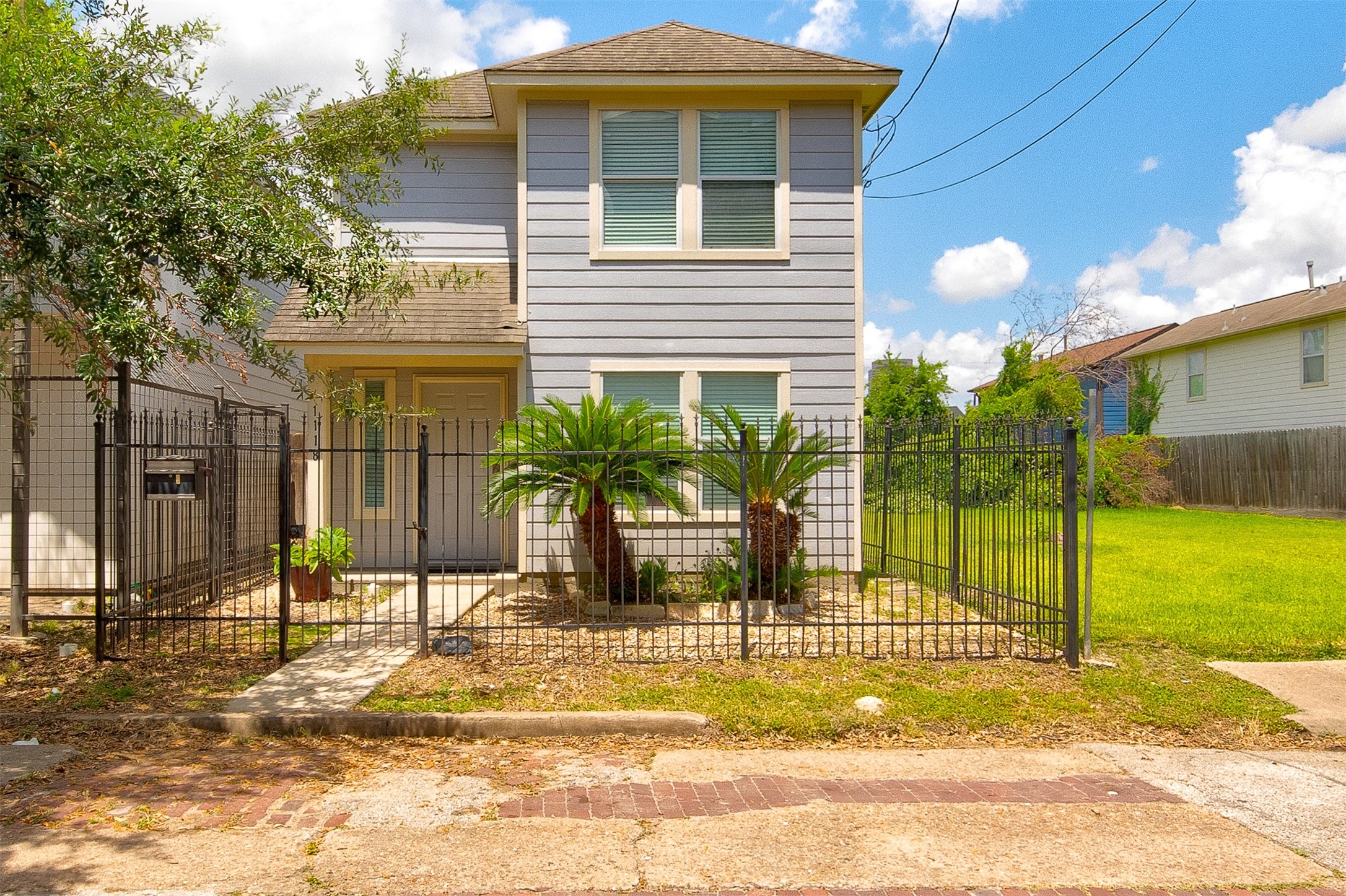Listing photo 1