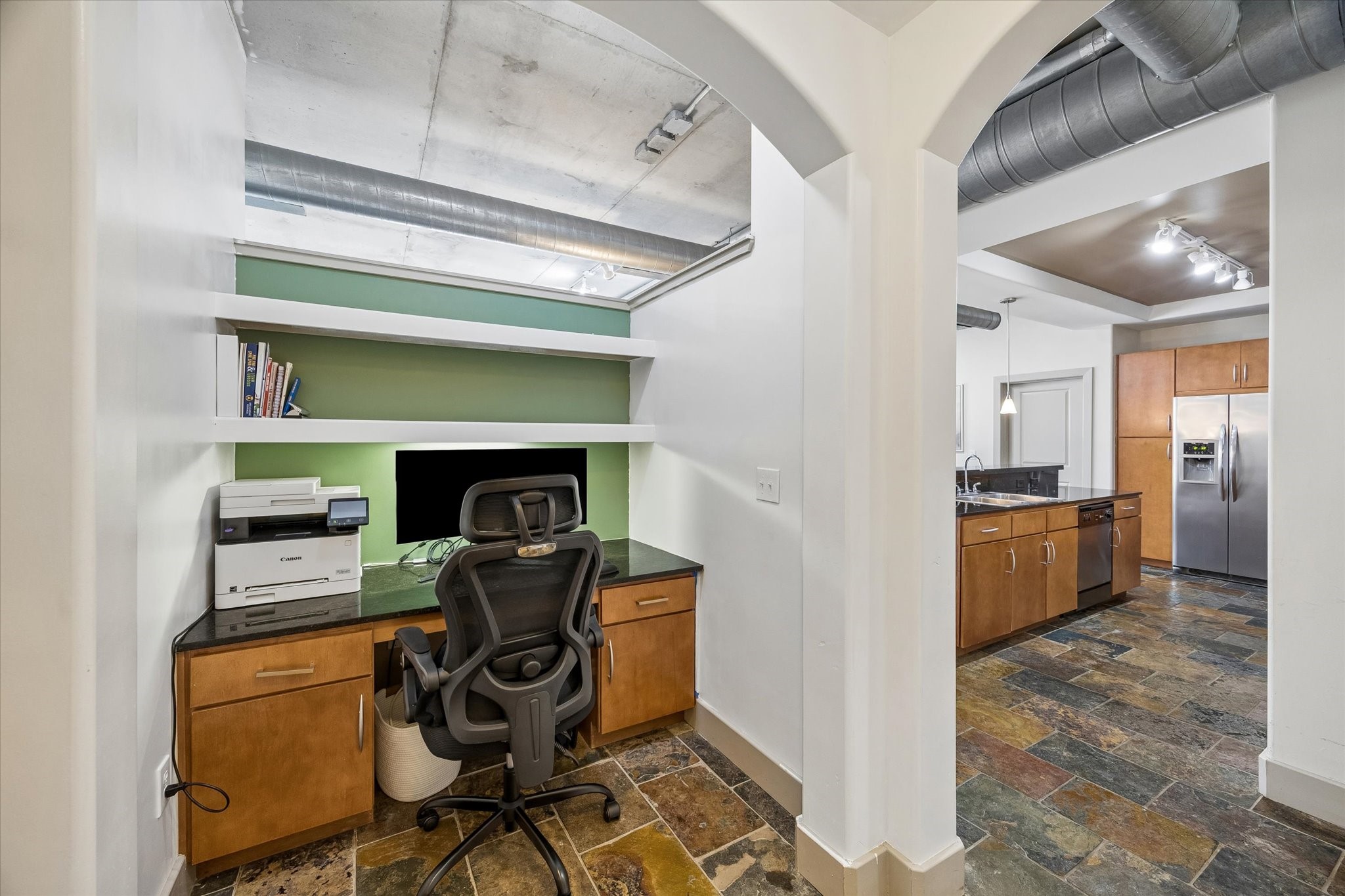 Listing photo 2