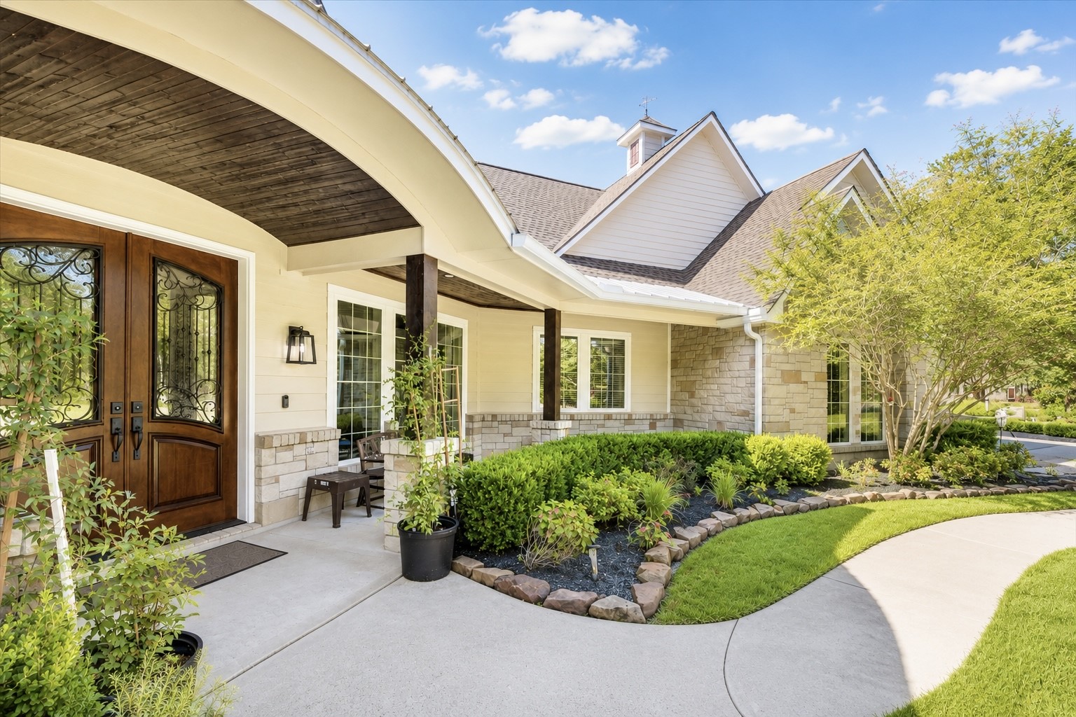 Listing photo 2