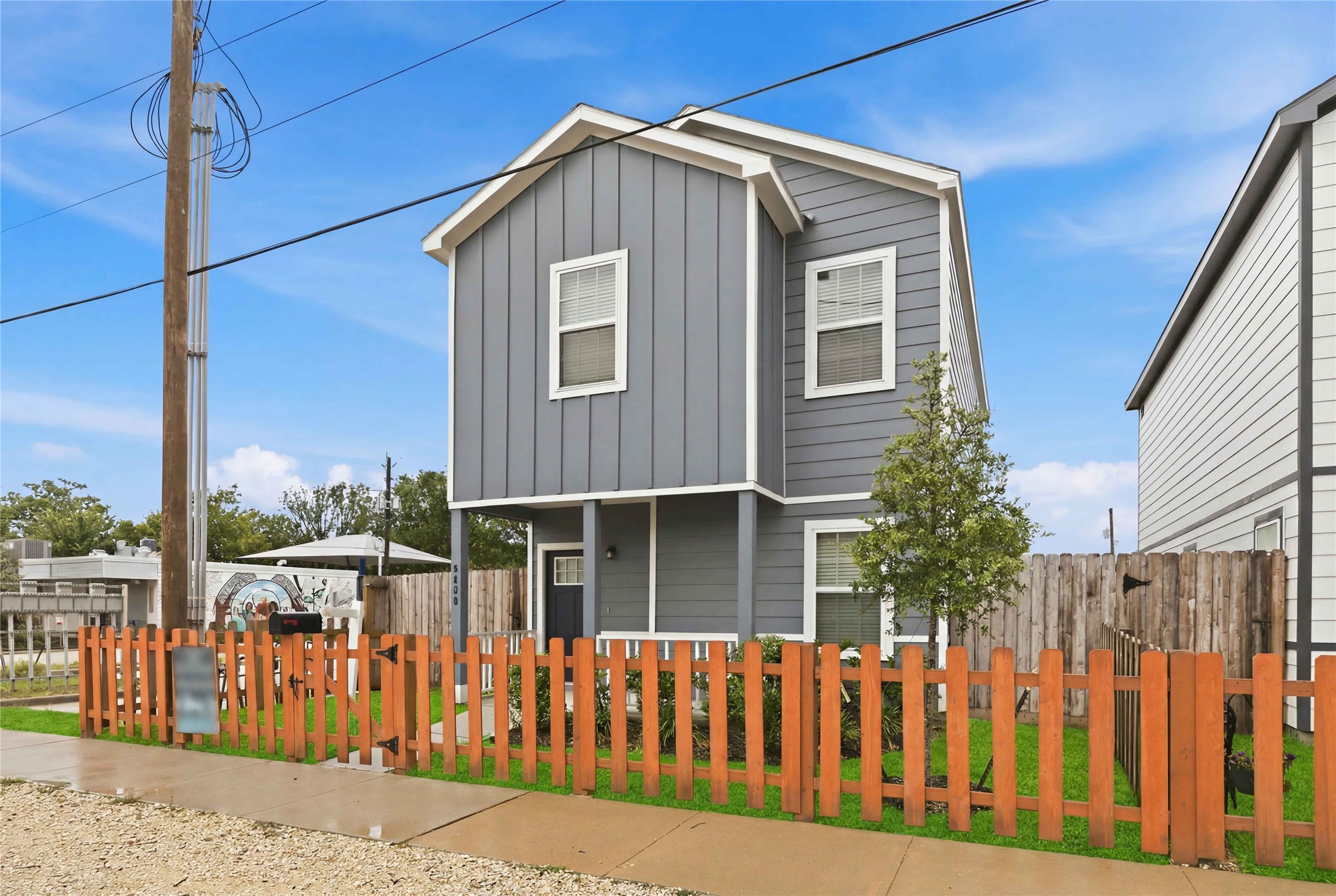 Listing photo 1