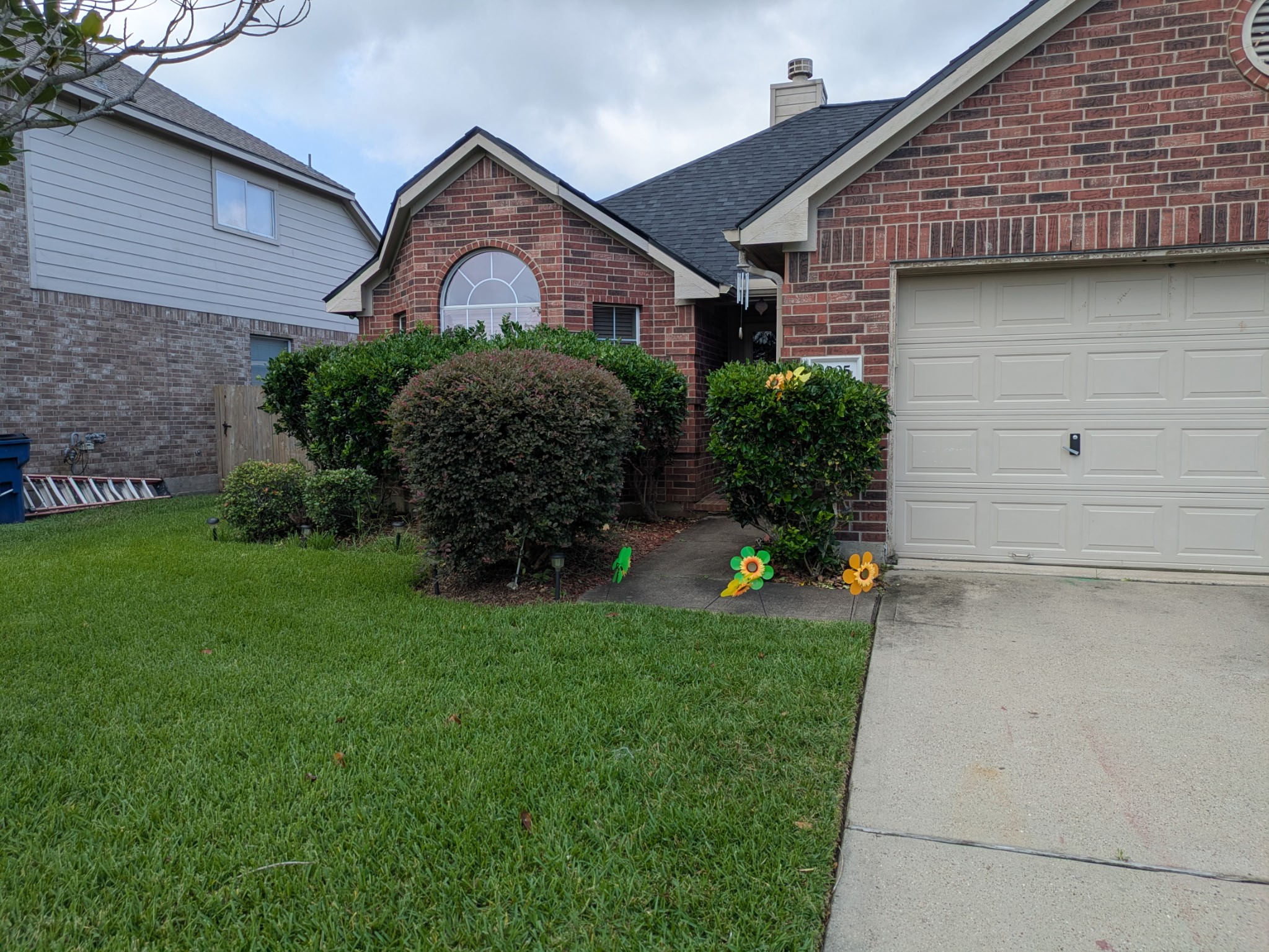 Listing photo 1