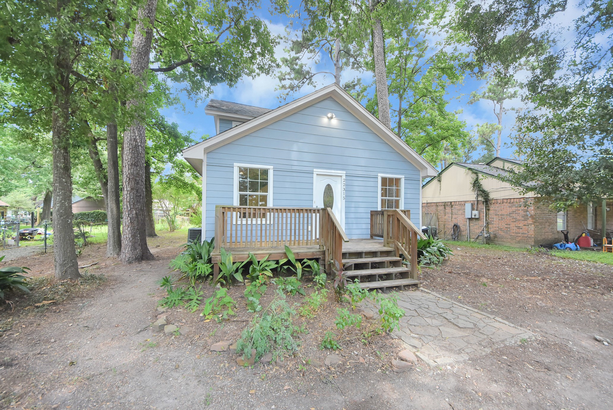 Listing photo 2