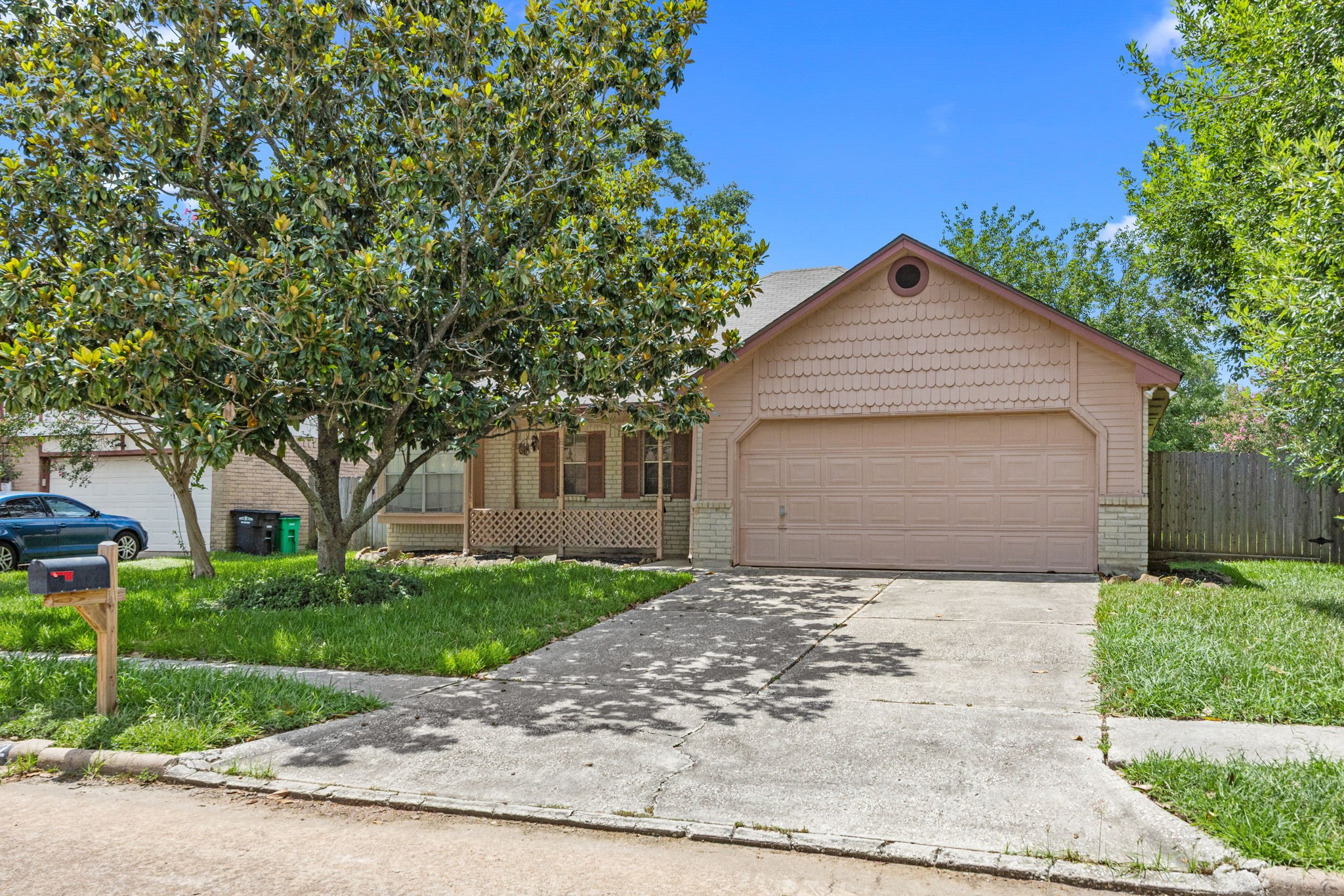 Listing photo 2