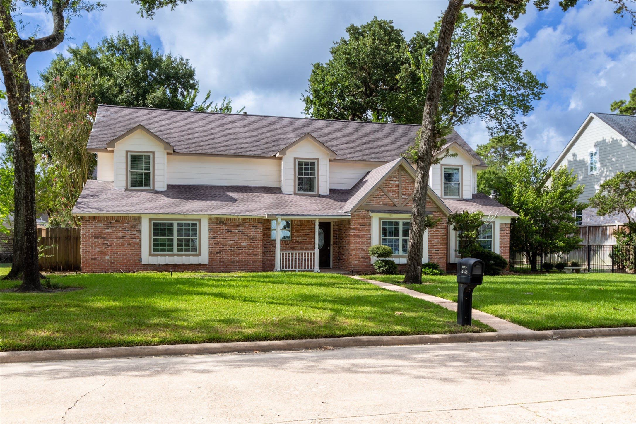 Listing photo 2