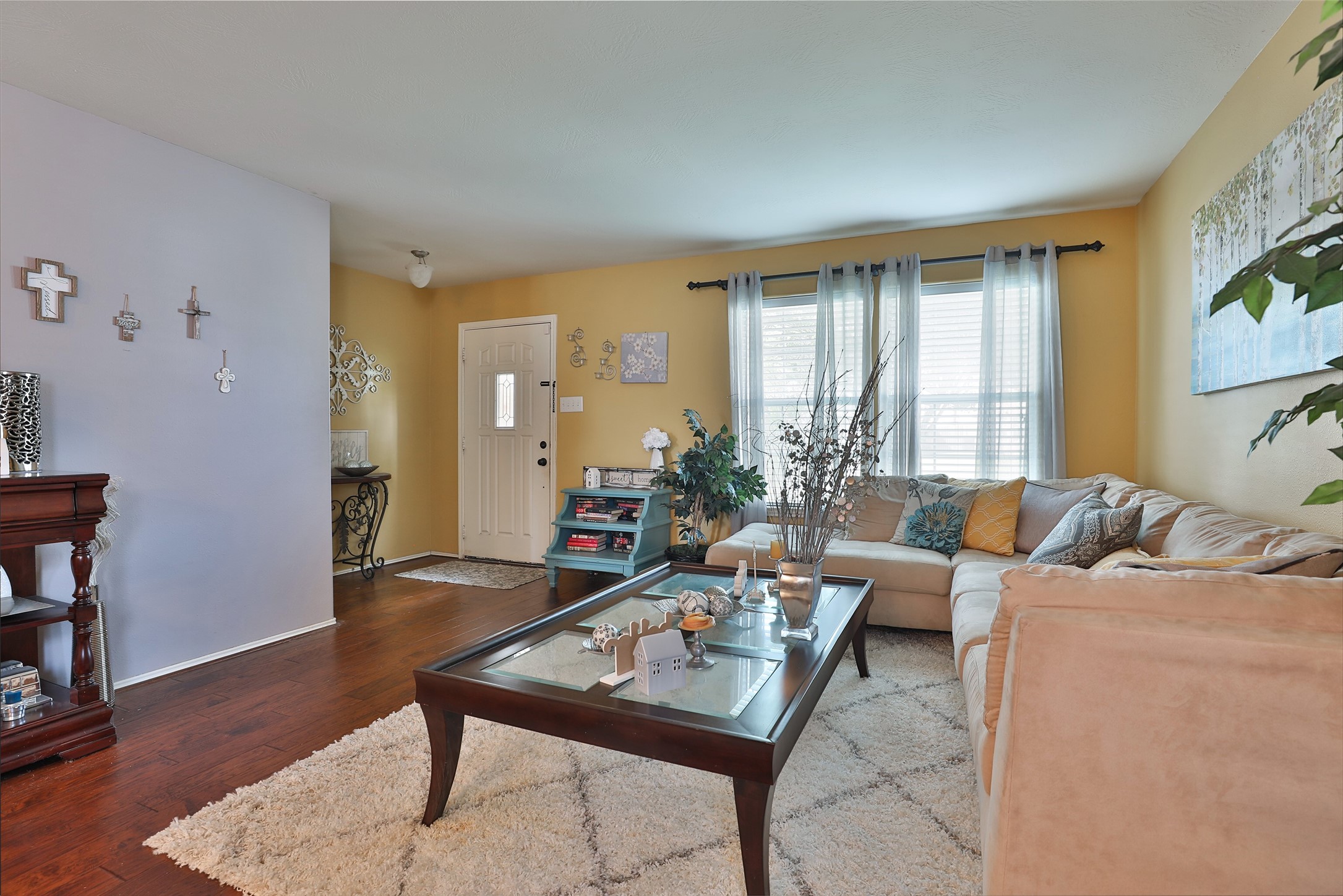 Listing photo 3