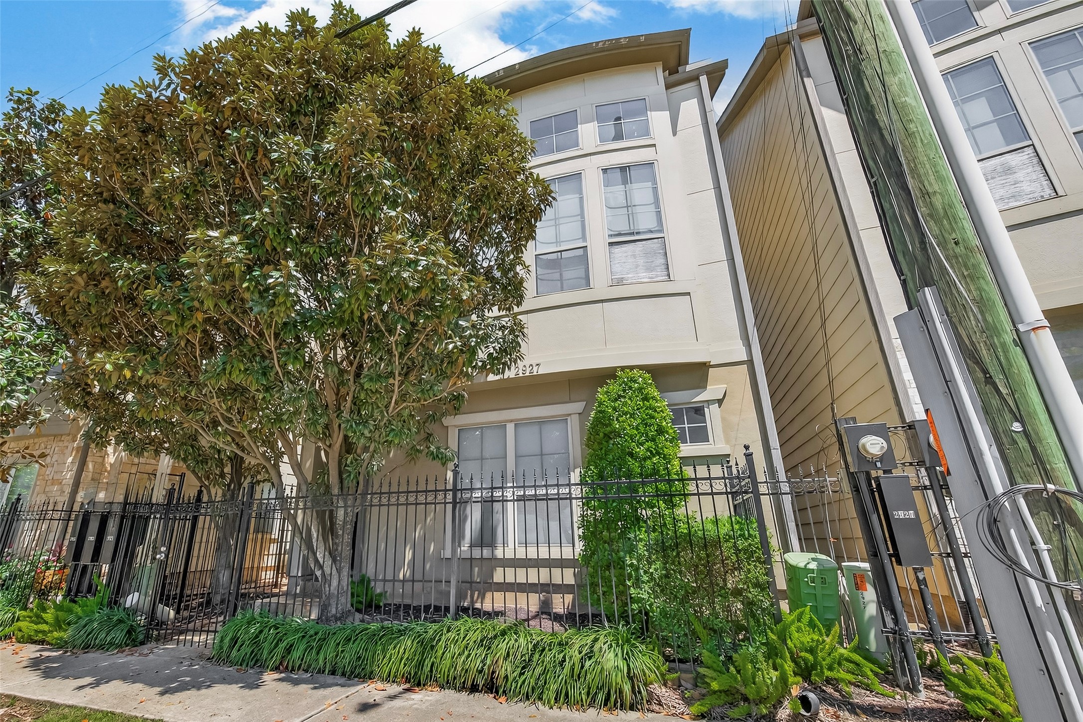 Listing photo 1