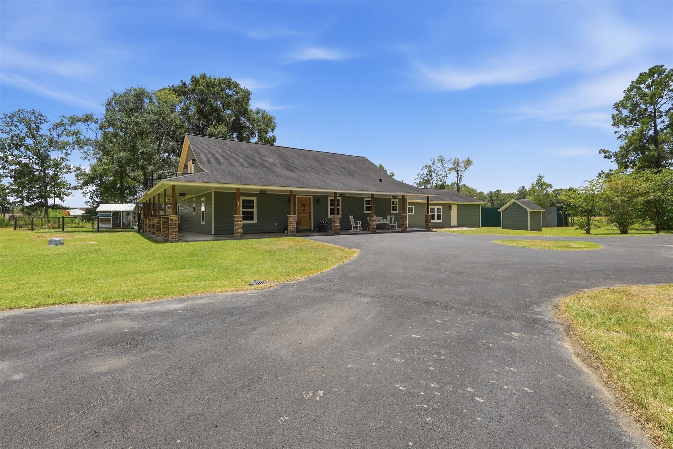Listing photo 3