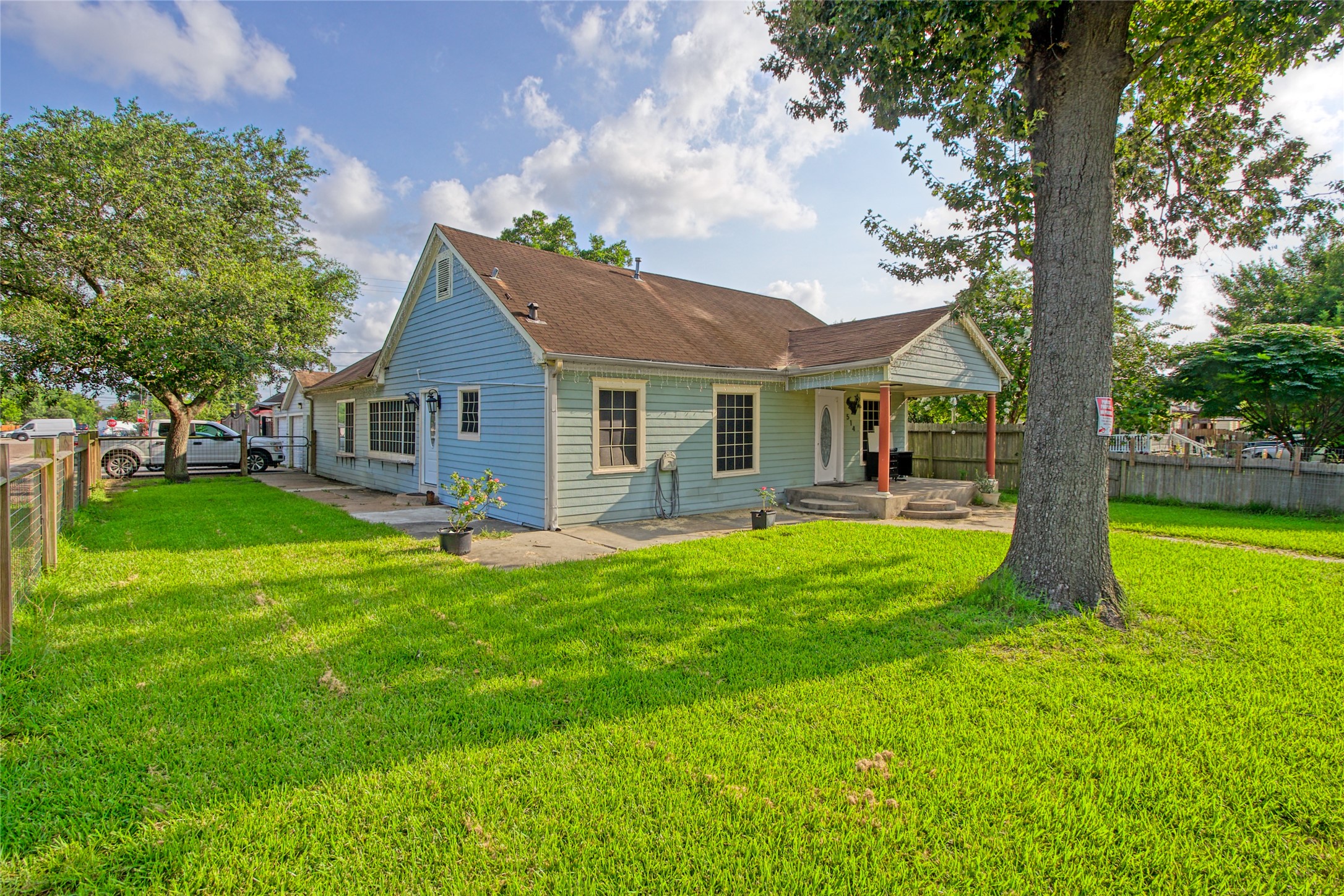 Listing photo 1