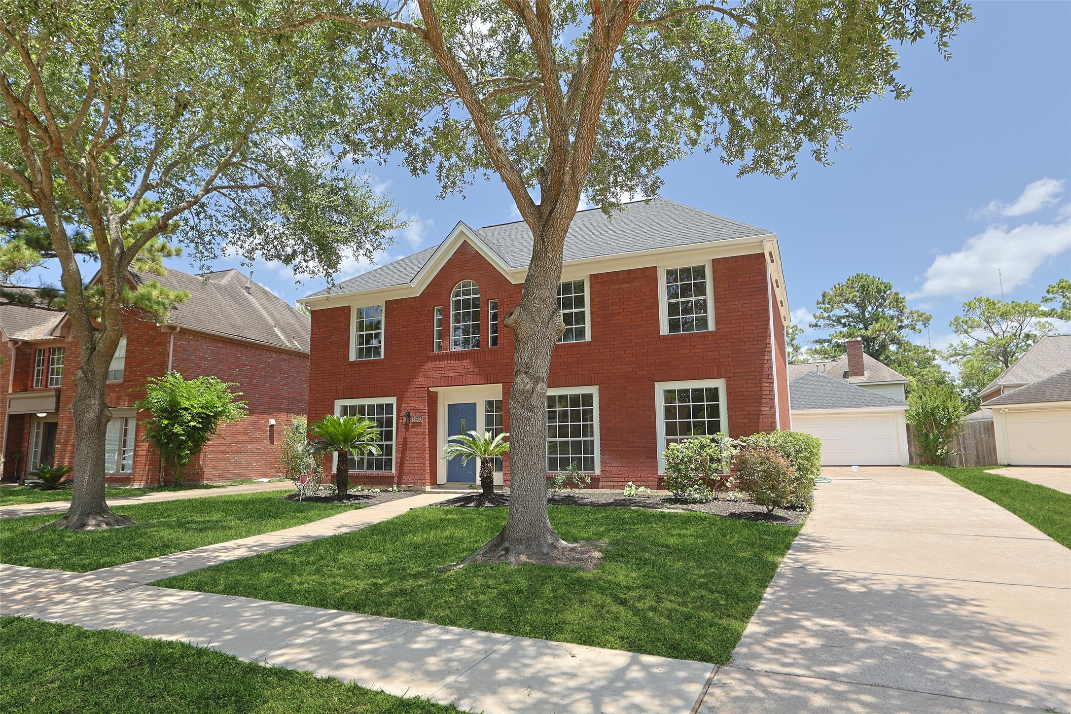 Listing photo 2