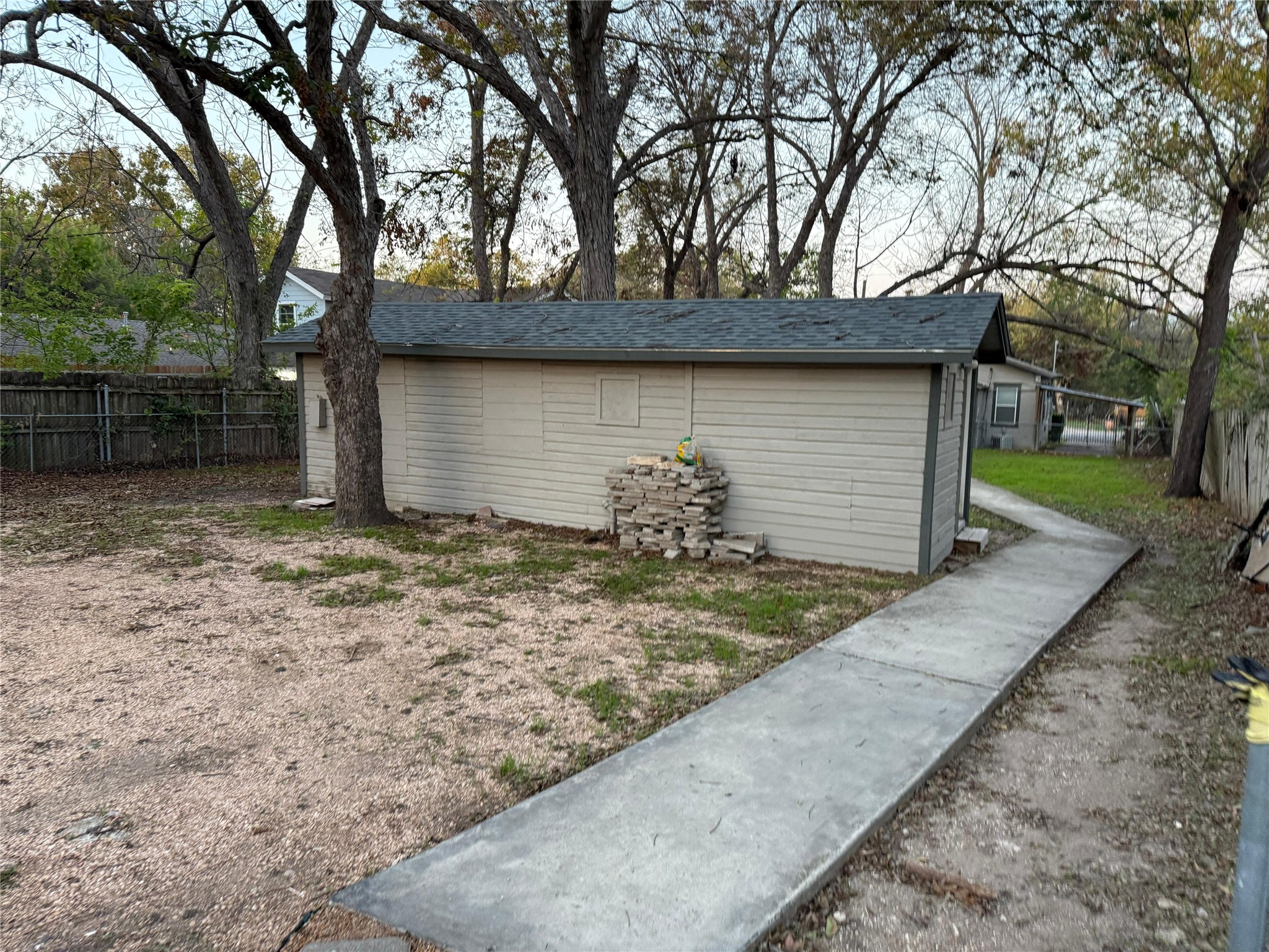 Listing photo 1
