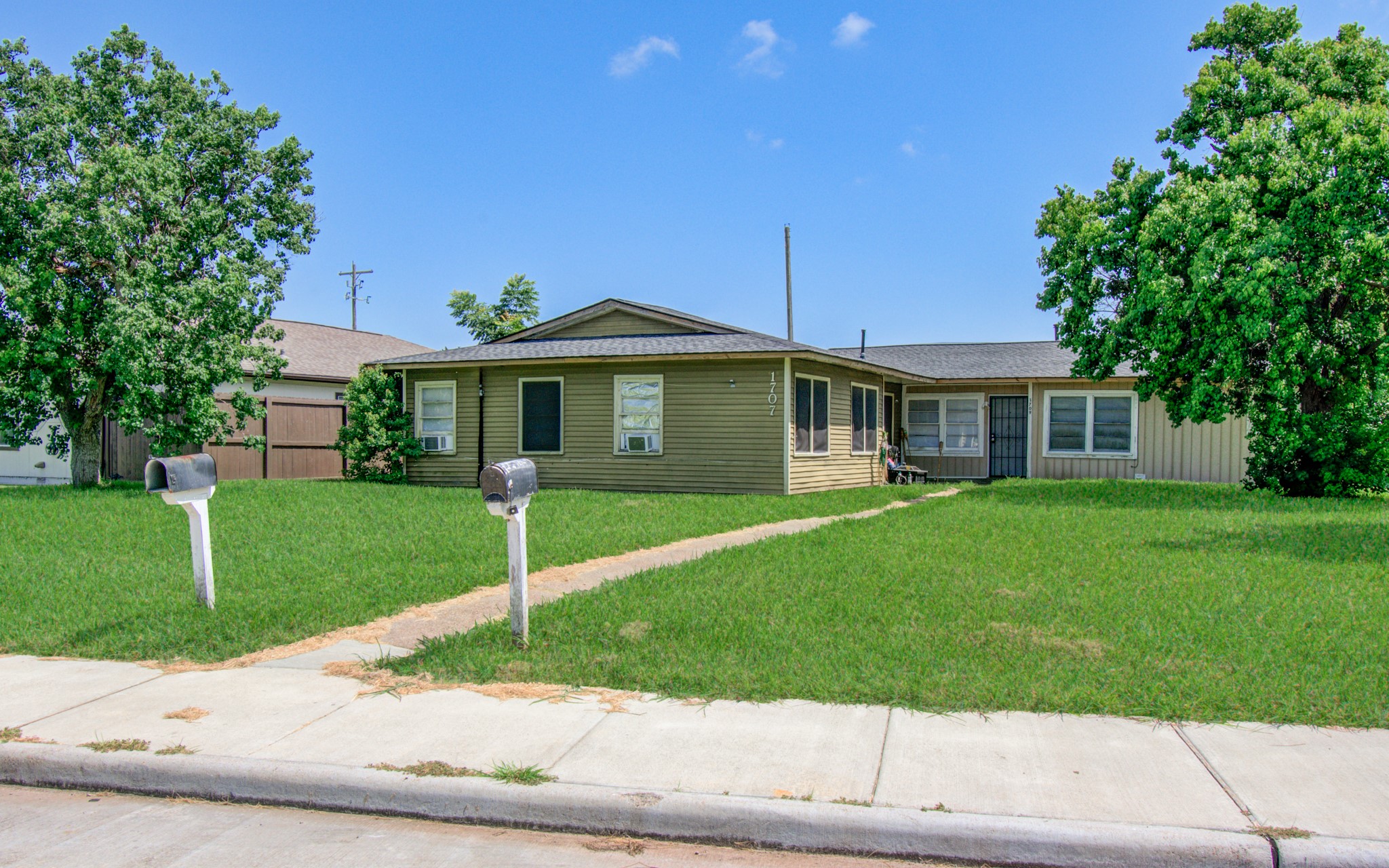 Listing photo 1