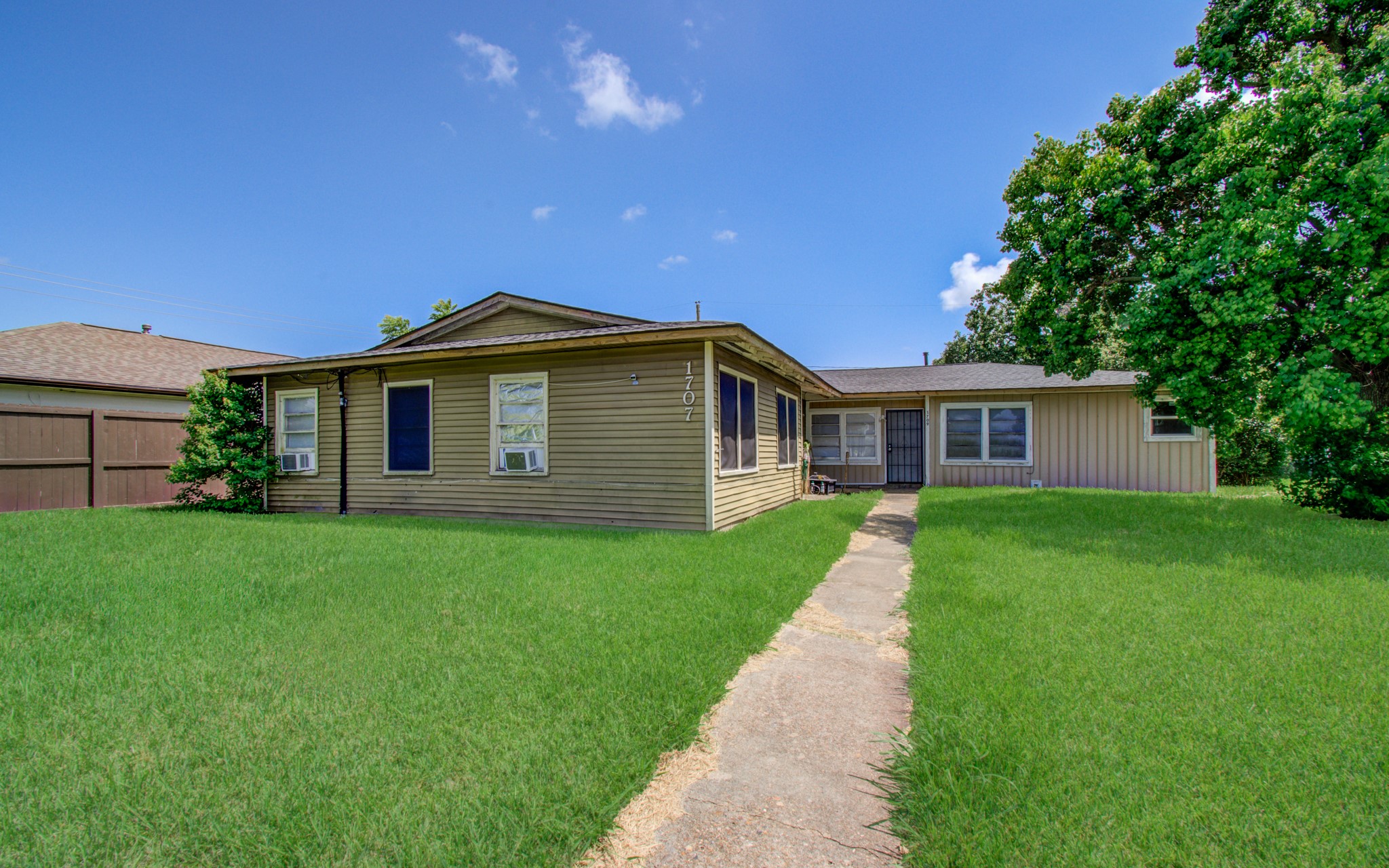 Listing photo 1