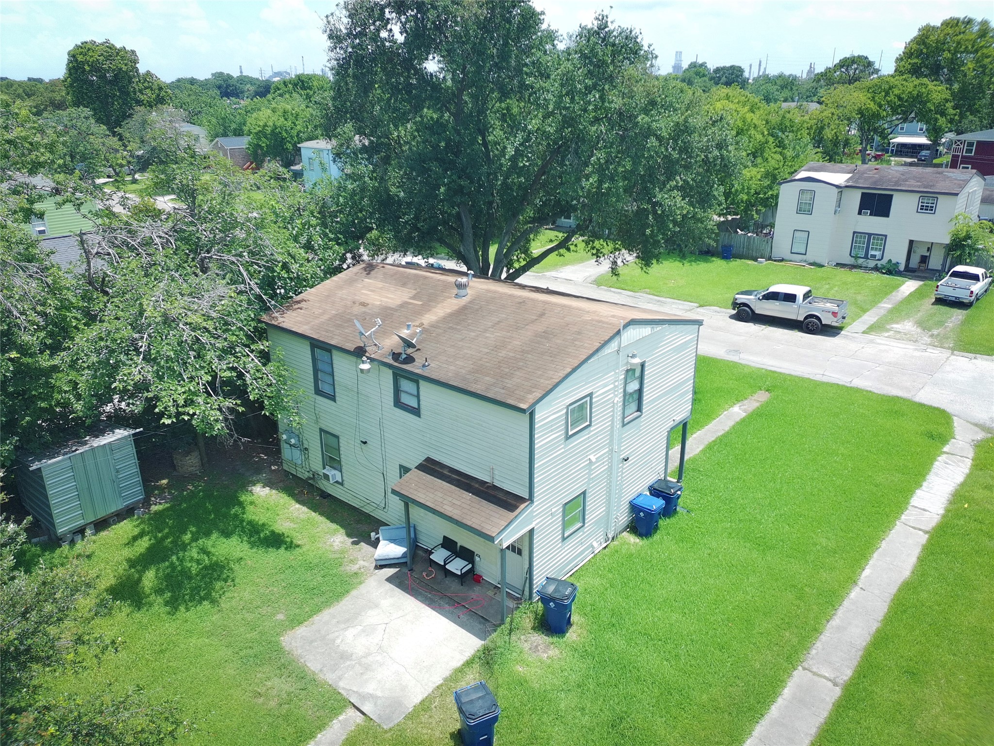 Listing photo 2