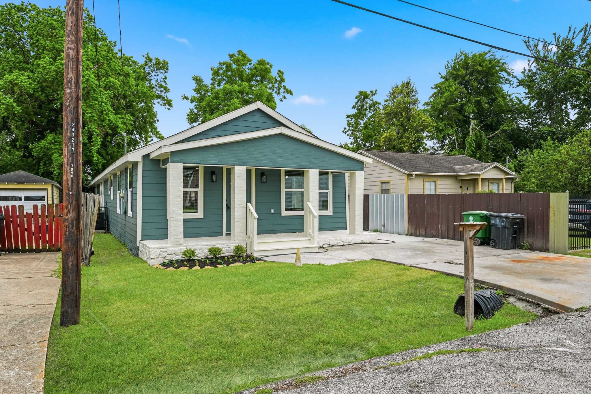 Listing photo 2