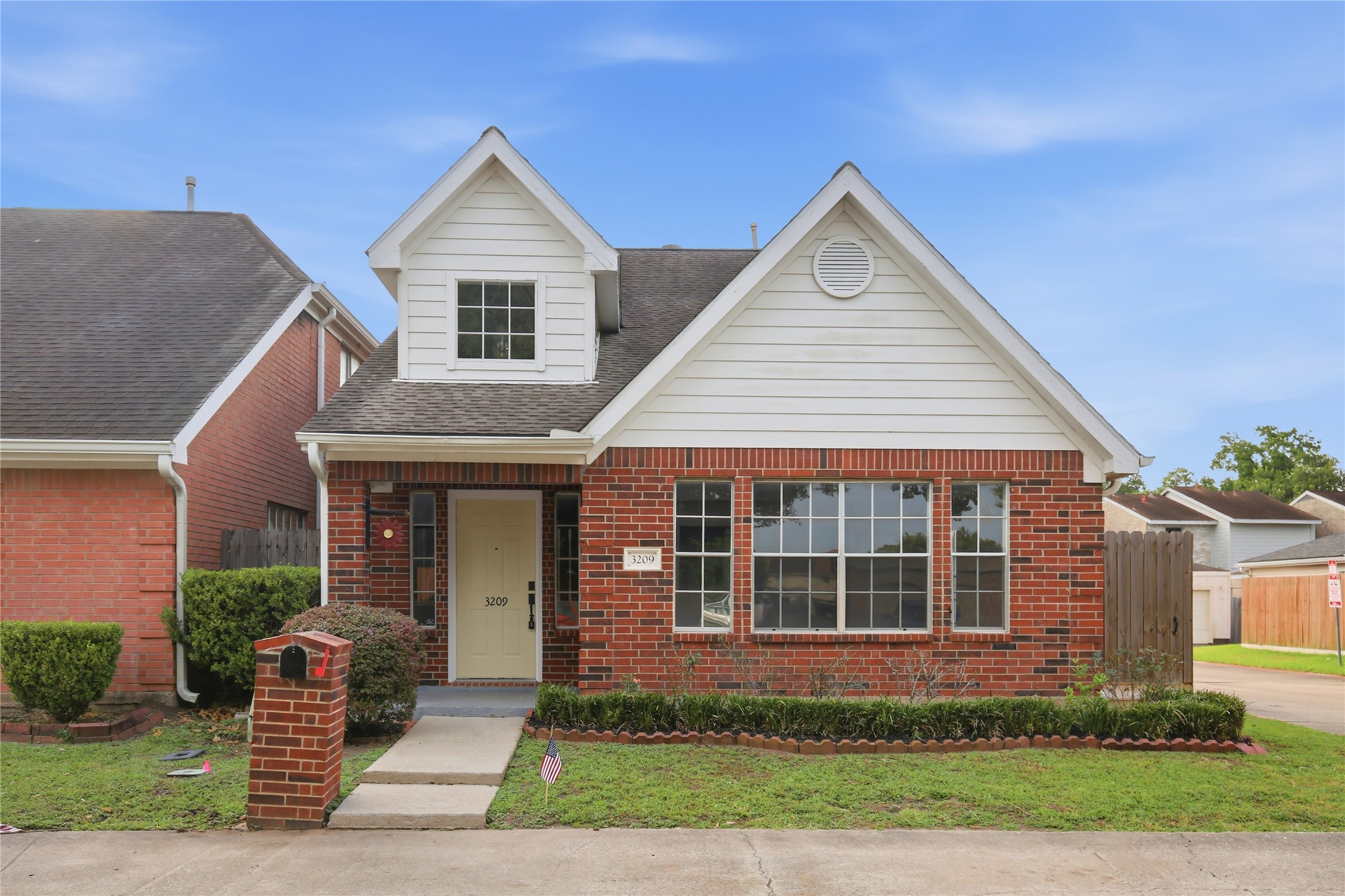 Listing photo 1