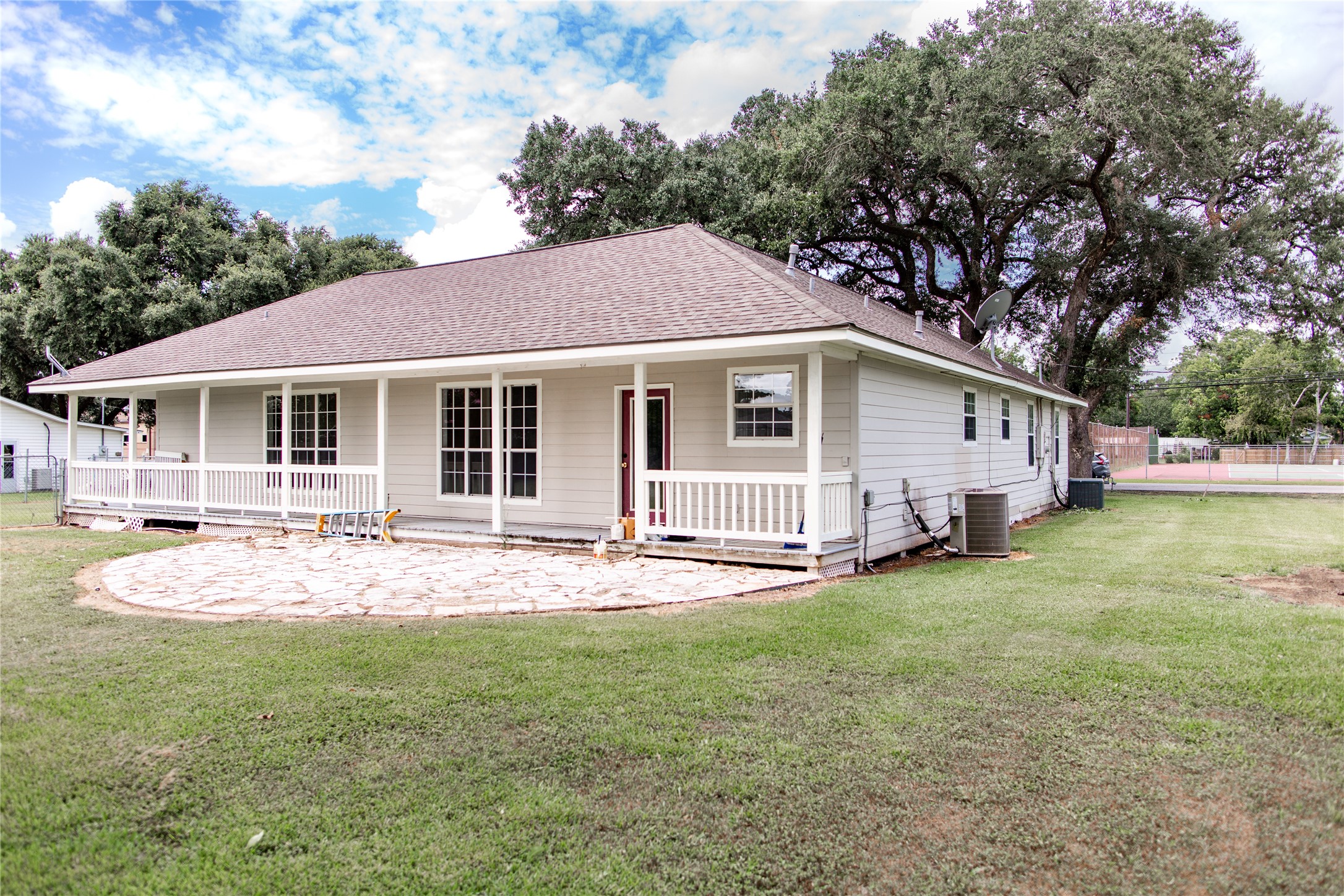 Listing photo 1