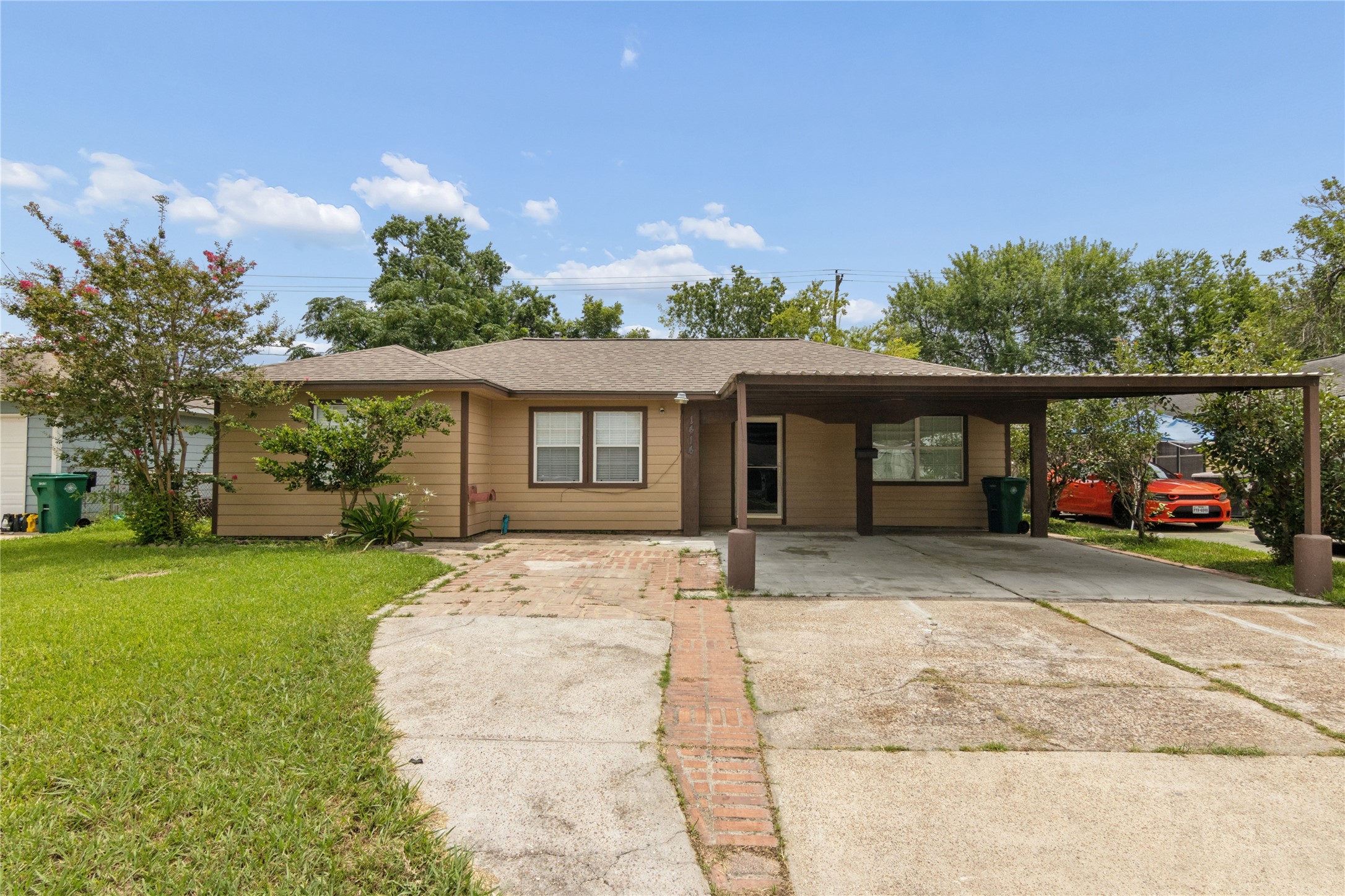 Listing photo 2