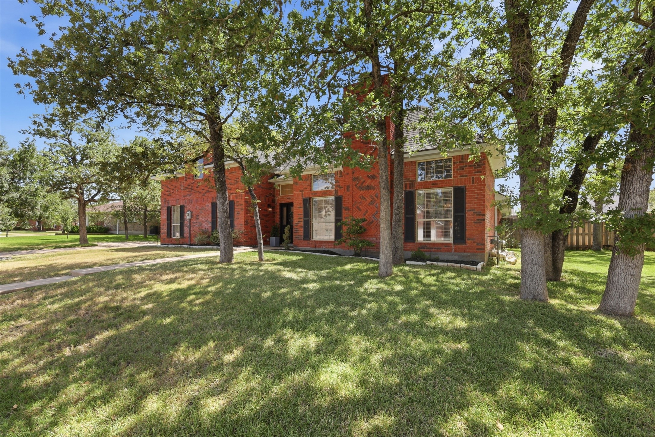 Listing photo 2