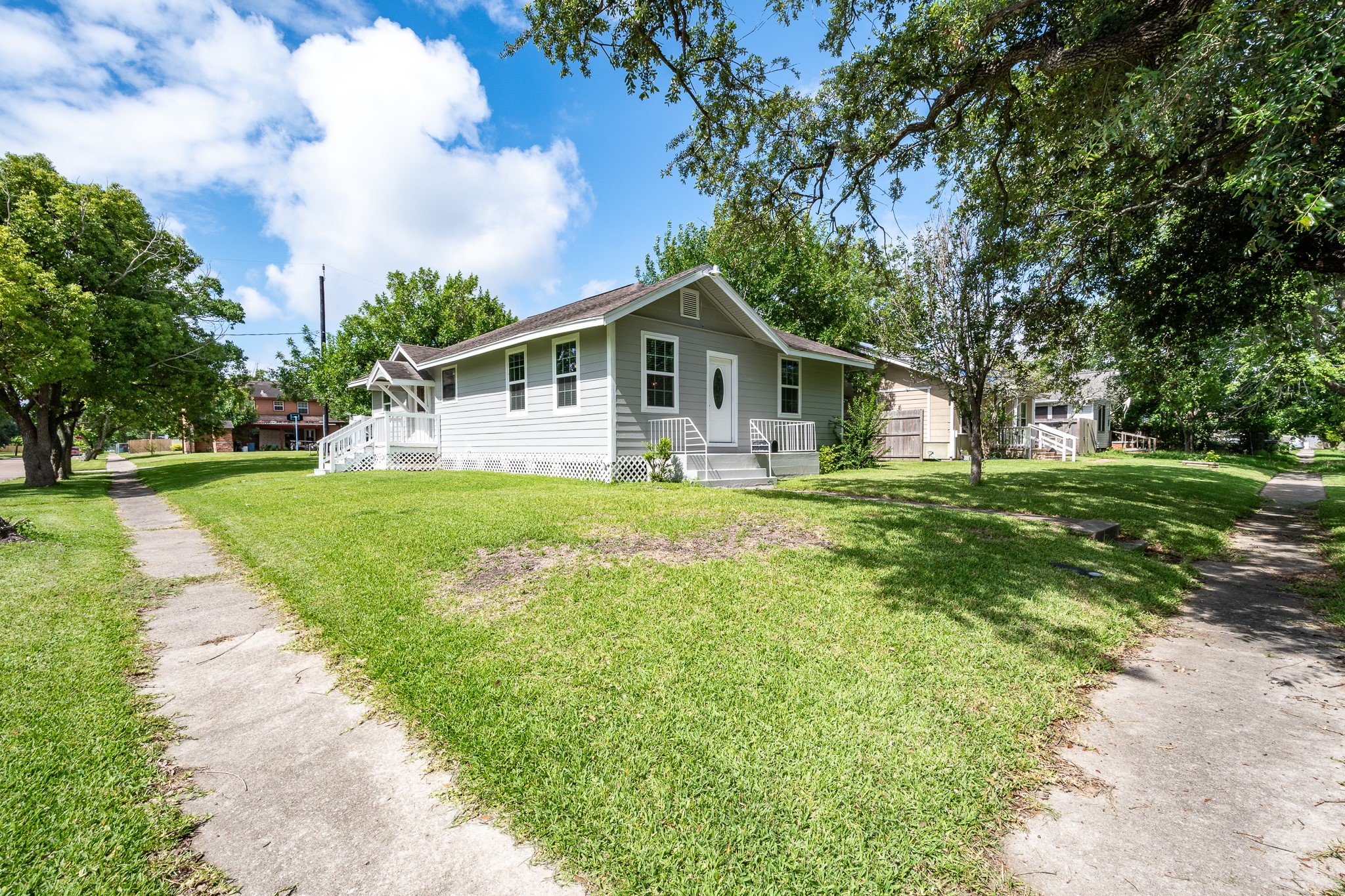 Listing photo 3