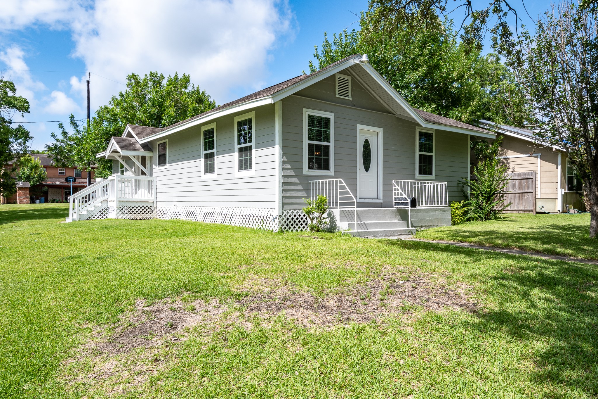 Listing photo 4