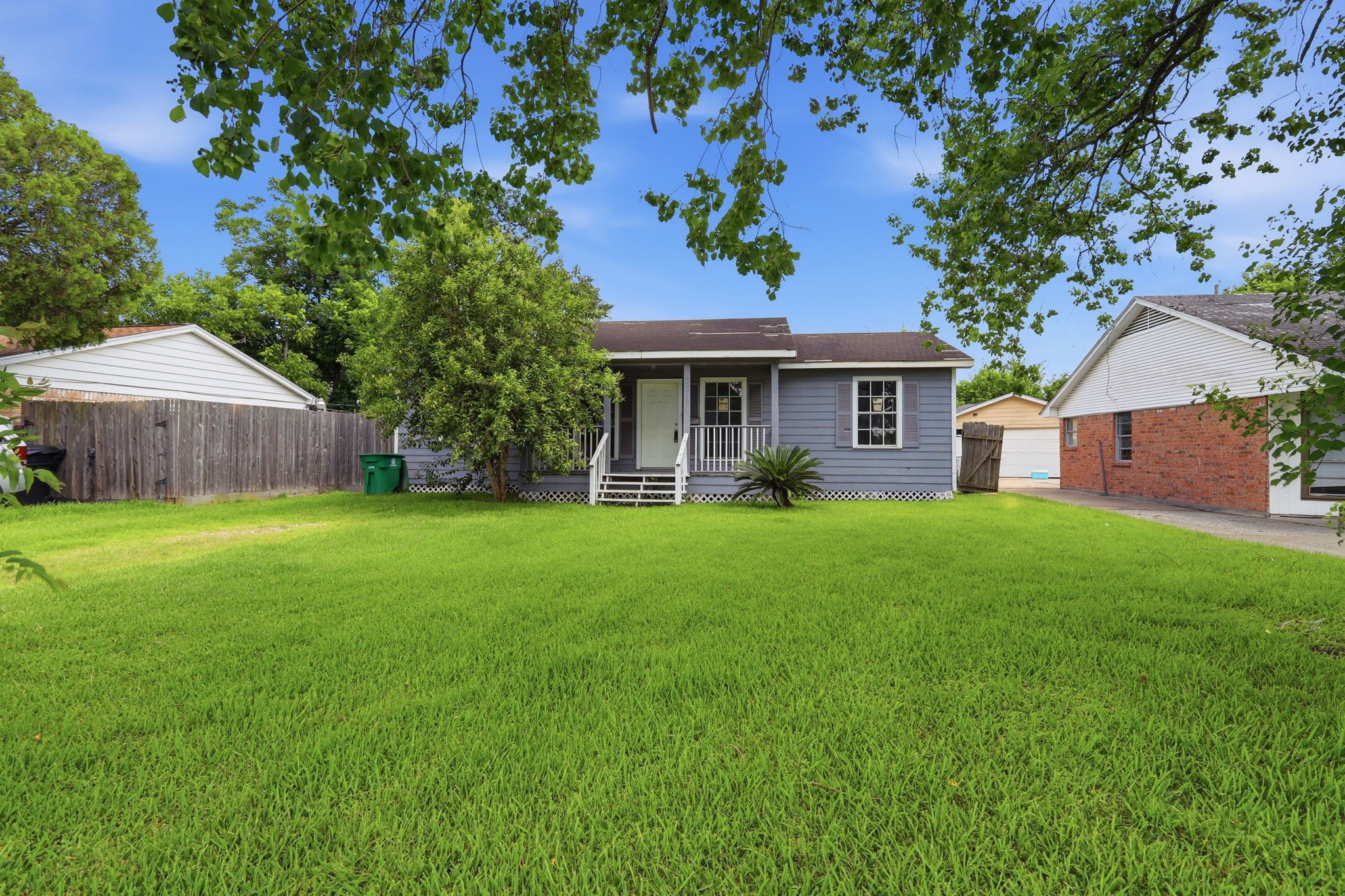Listing photo 1