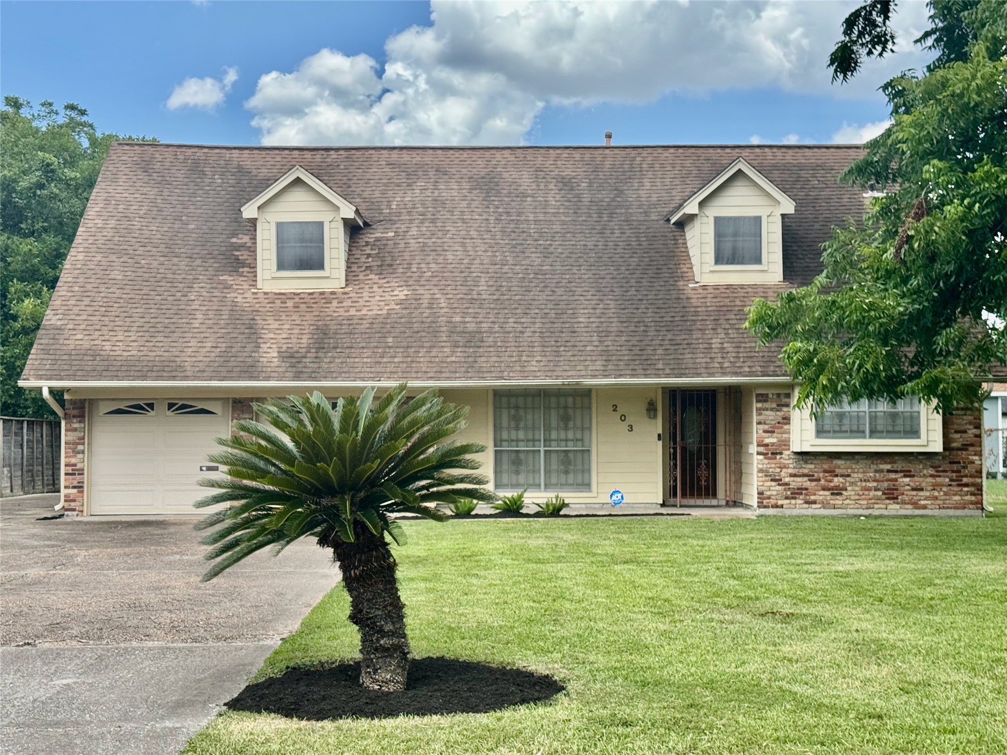 Listing photo 1