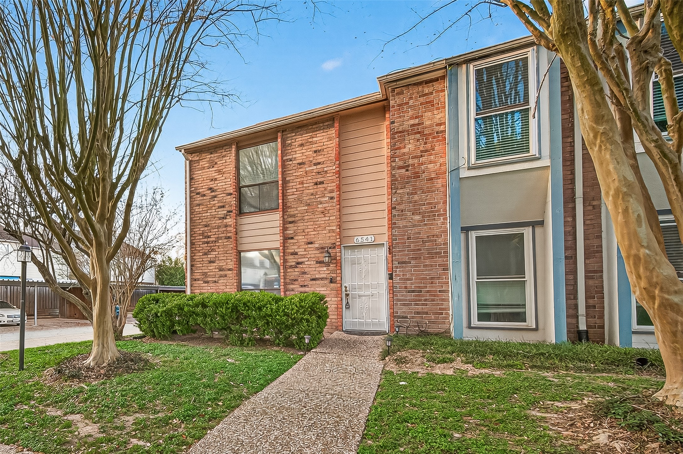 Listing photo 1