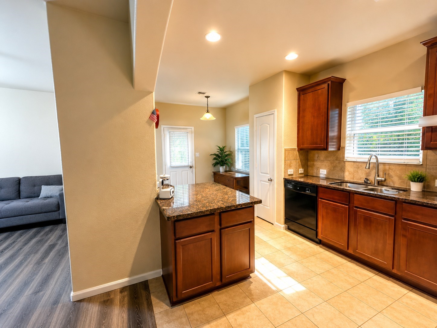 Listing photo 1
