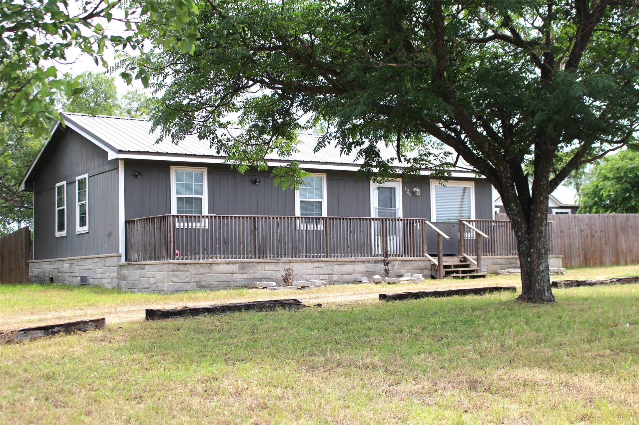 Listing photo 1